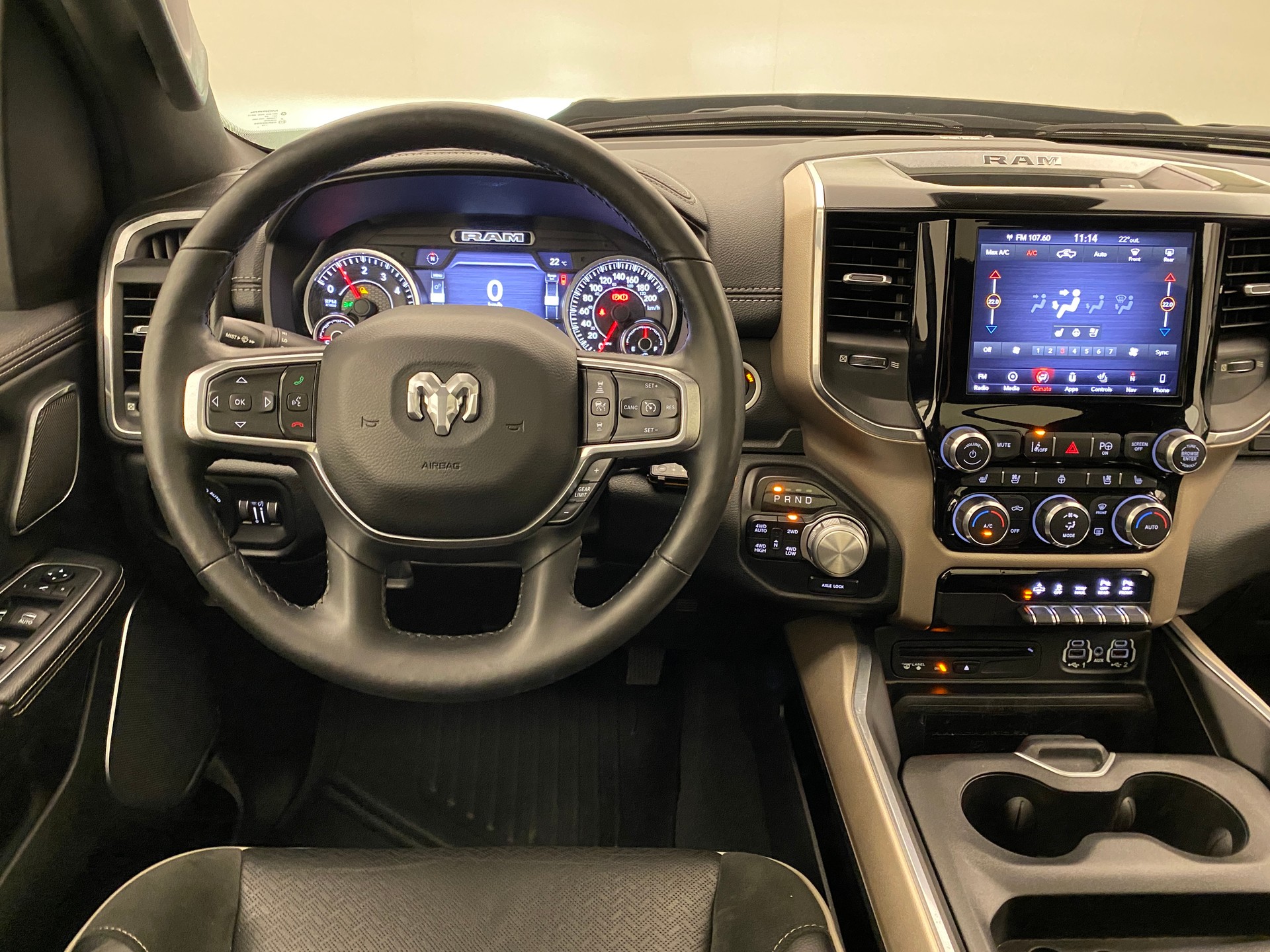 DODGE Ram 1500 V8 5.7 Laramie sport Crew Cab-image-7