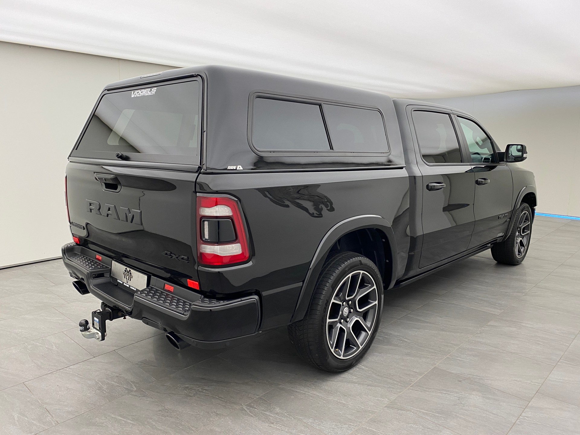 DODGE Ram 1500 V8 5.7 Laramie sport Crew Cab-showroom-element-3