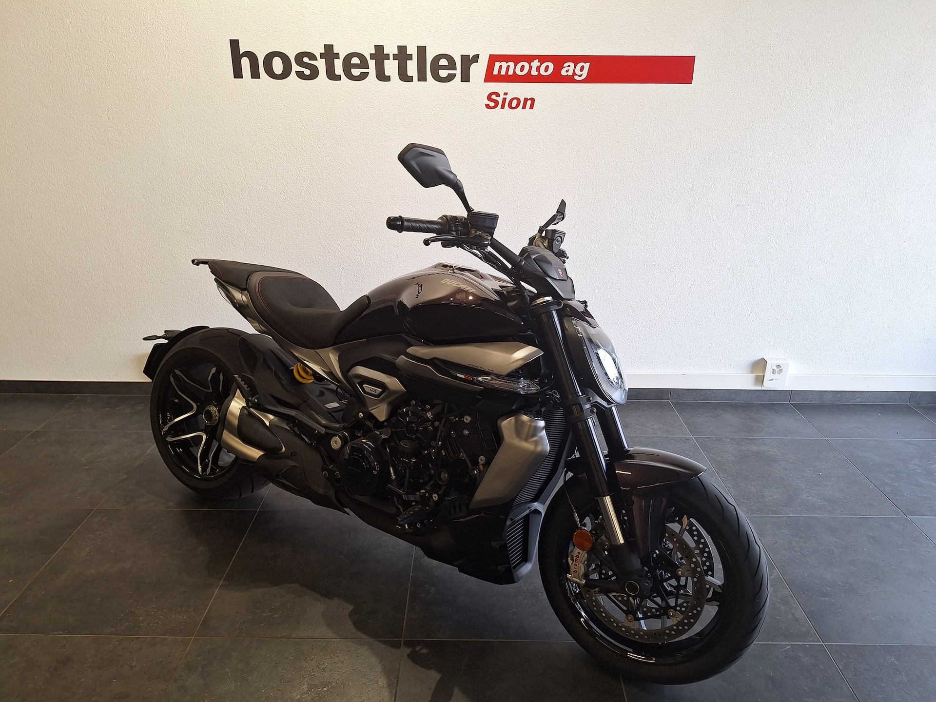 DUCATI X Diavel V4
