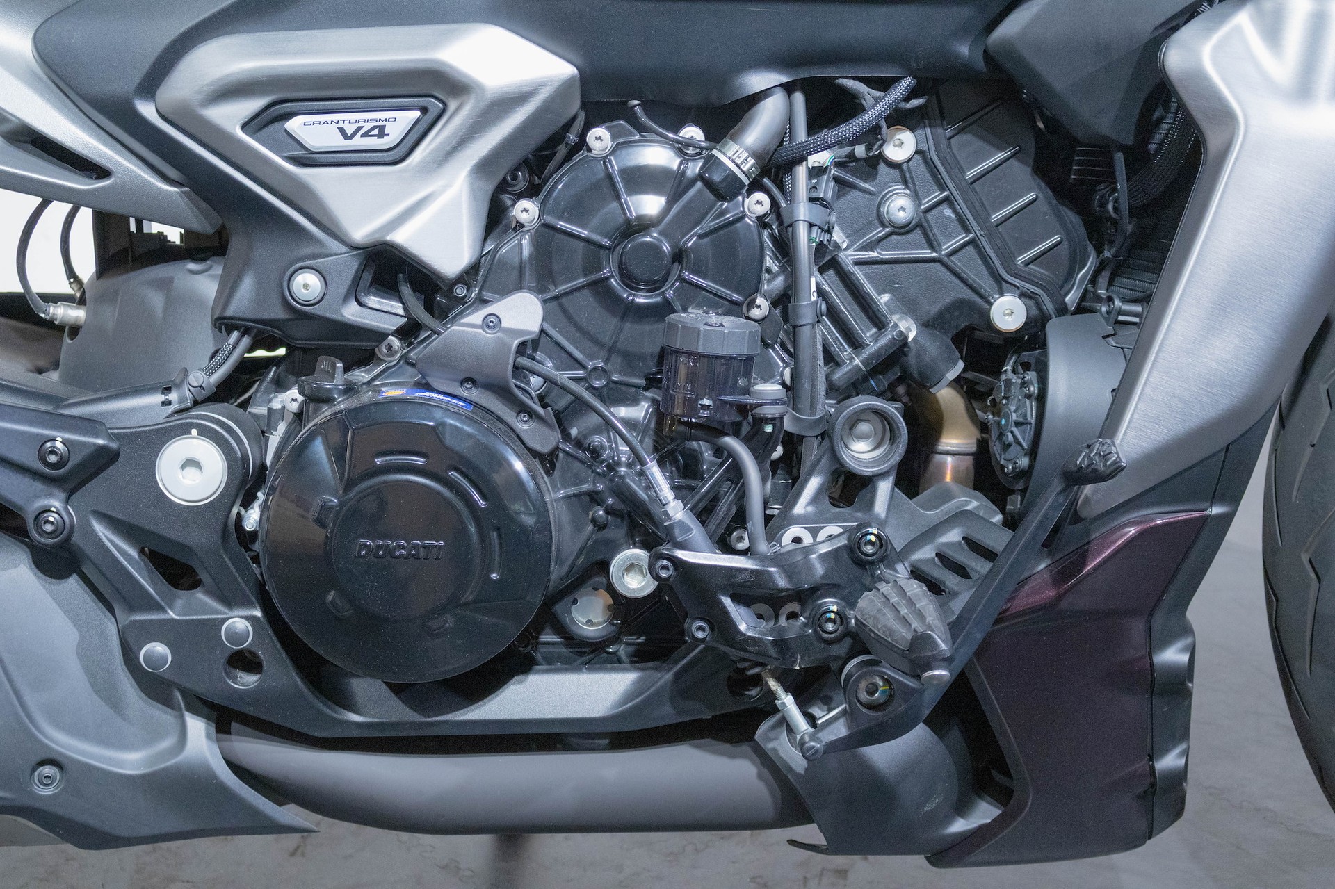 DUCATI X Diavel V4-image-15