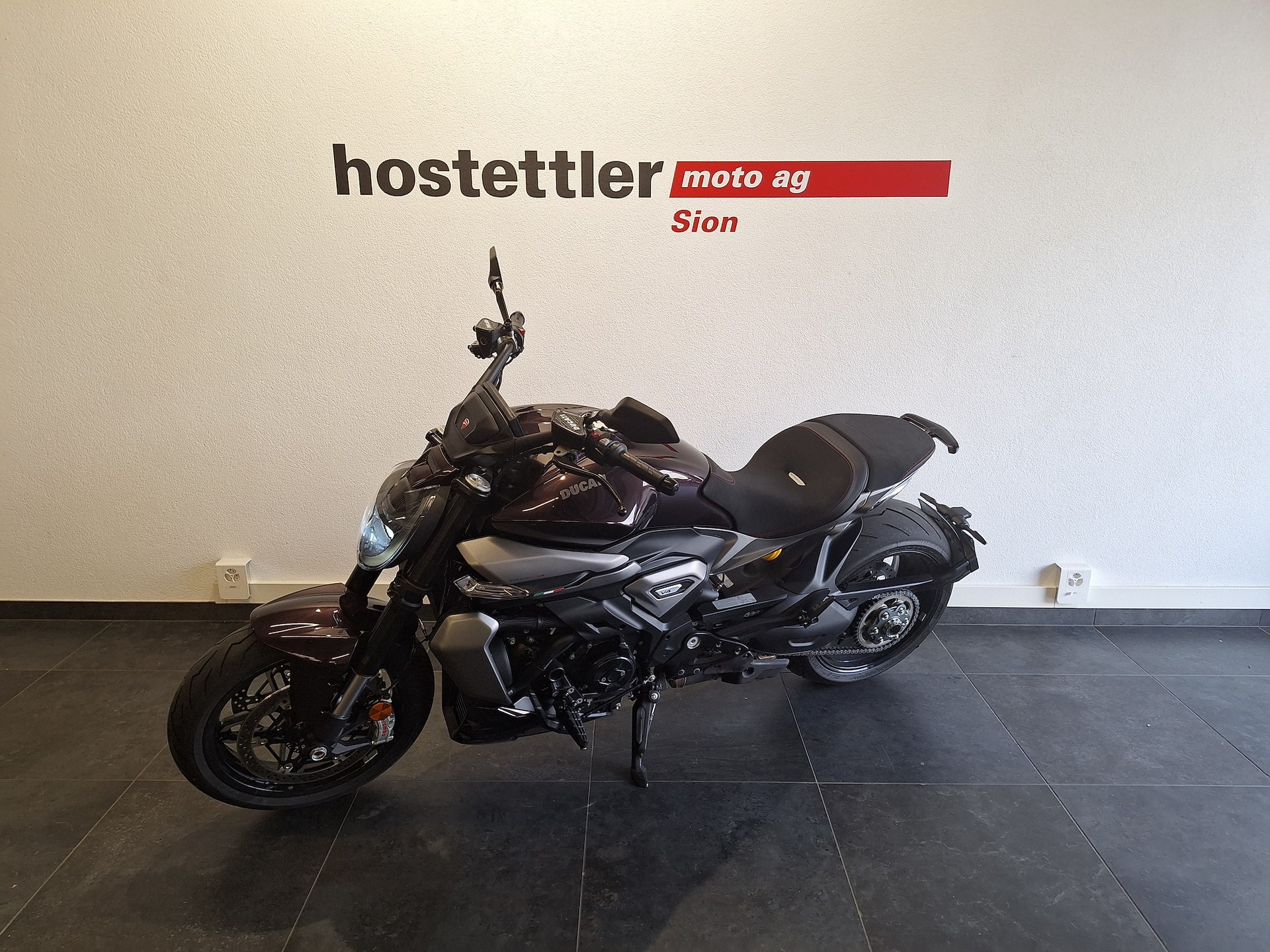 DUCATI X Diavel V4-showroom-element-2