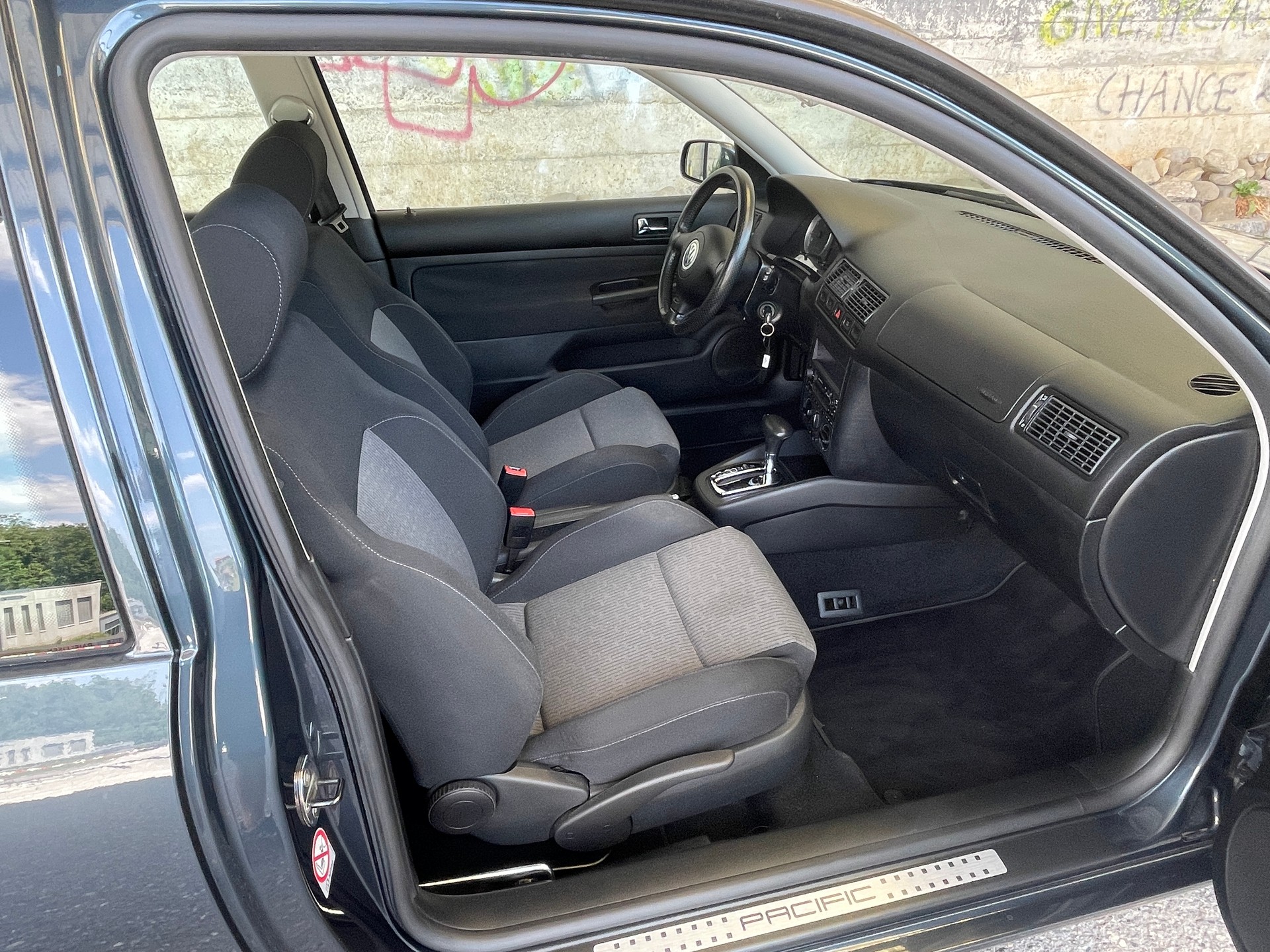 VW Golf 1.6 Ocean Automatic-image-11
