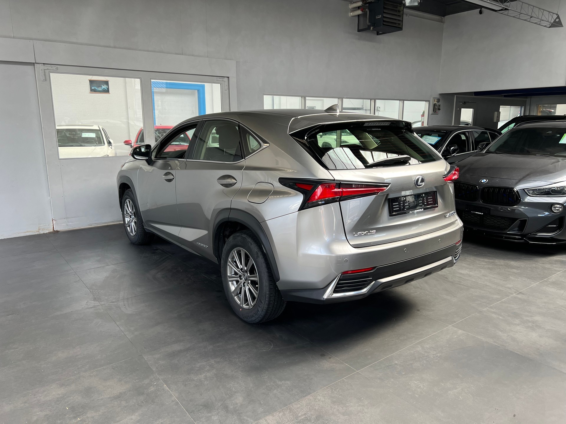 LEXUS NX 300h Comfort Automatic-image-1