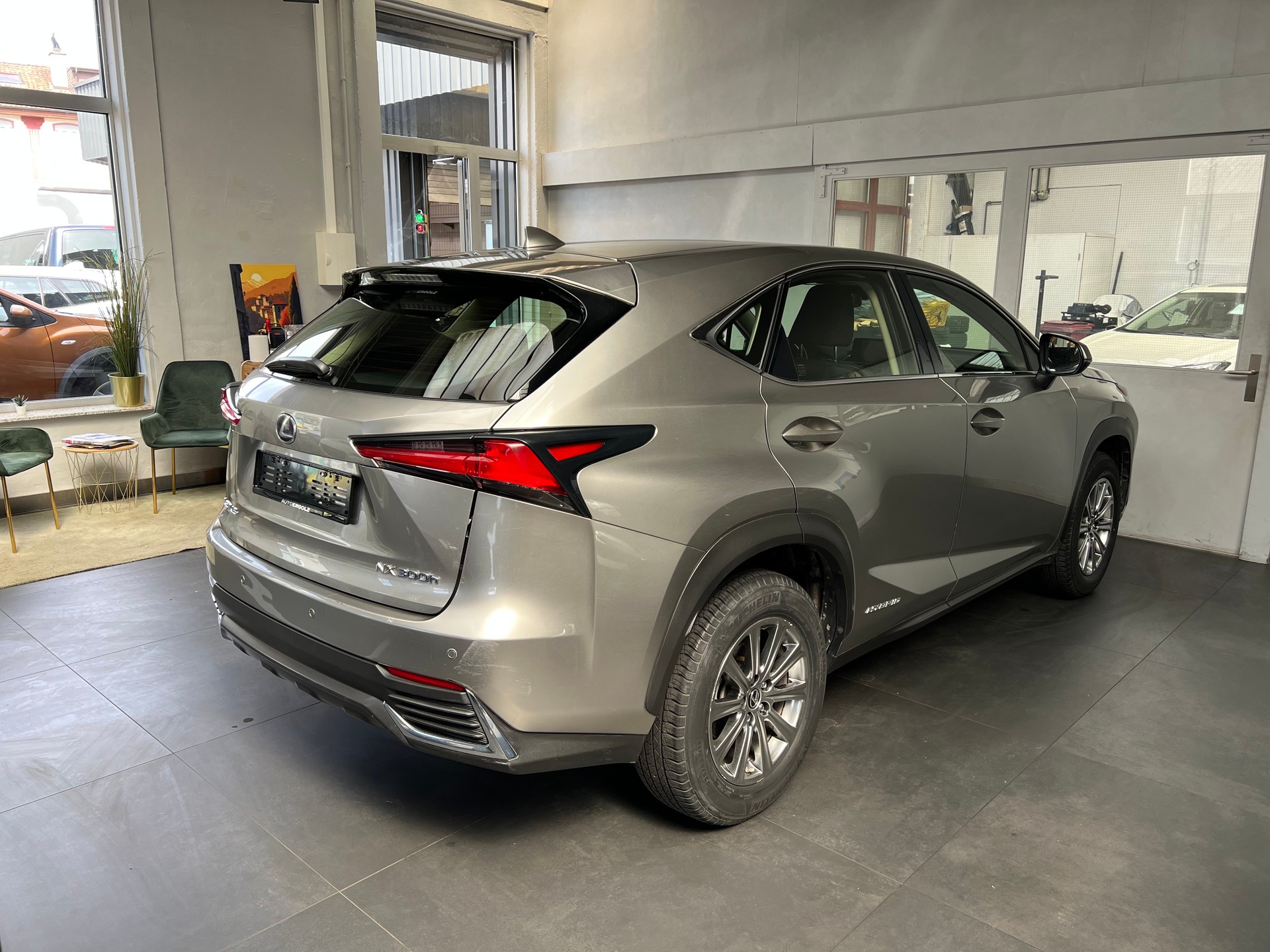 LEXUS NX 300h Comfort Automatic-image-3