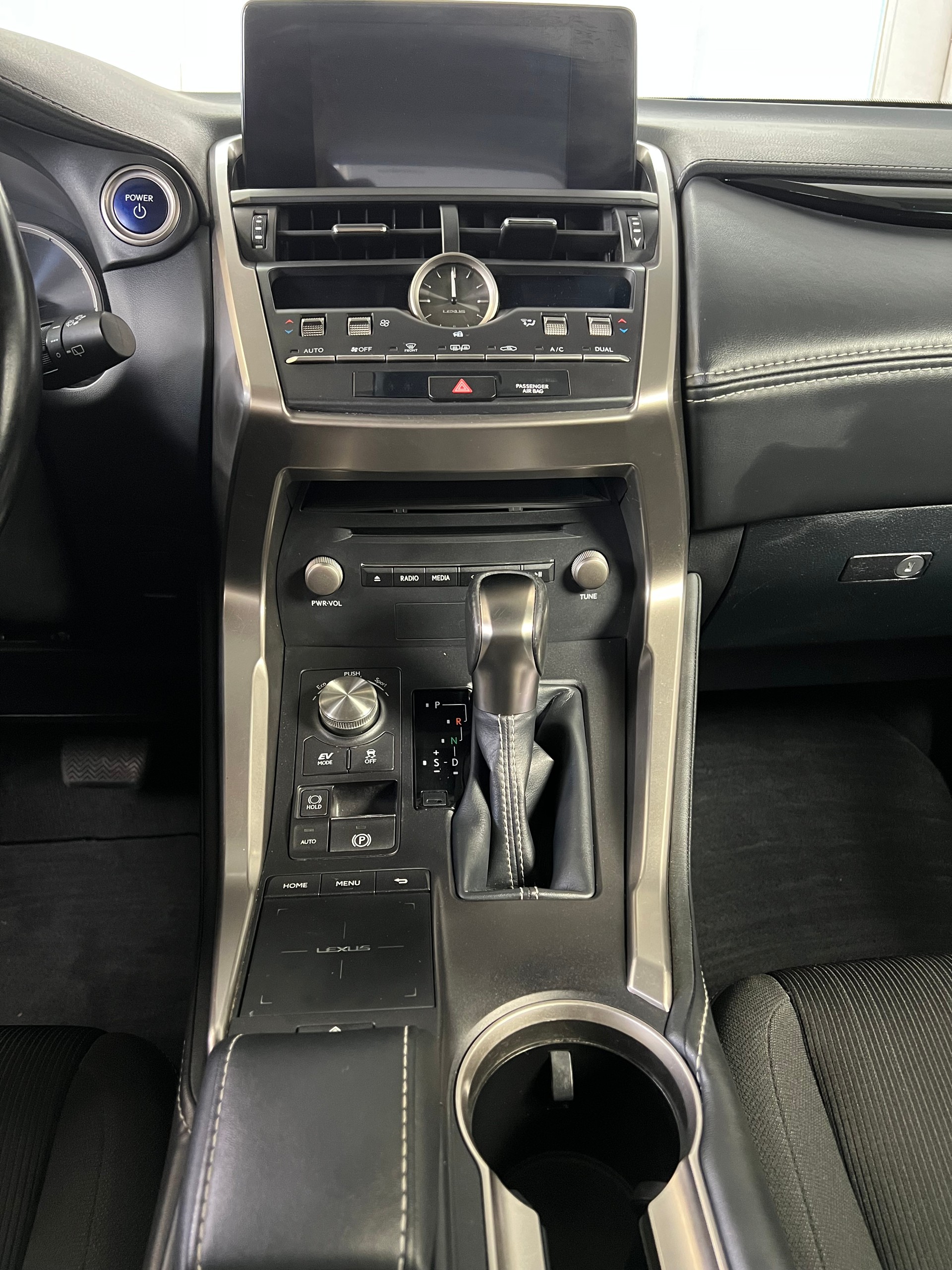 LEXUS NX 300h Comfort Automatic-image-5