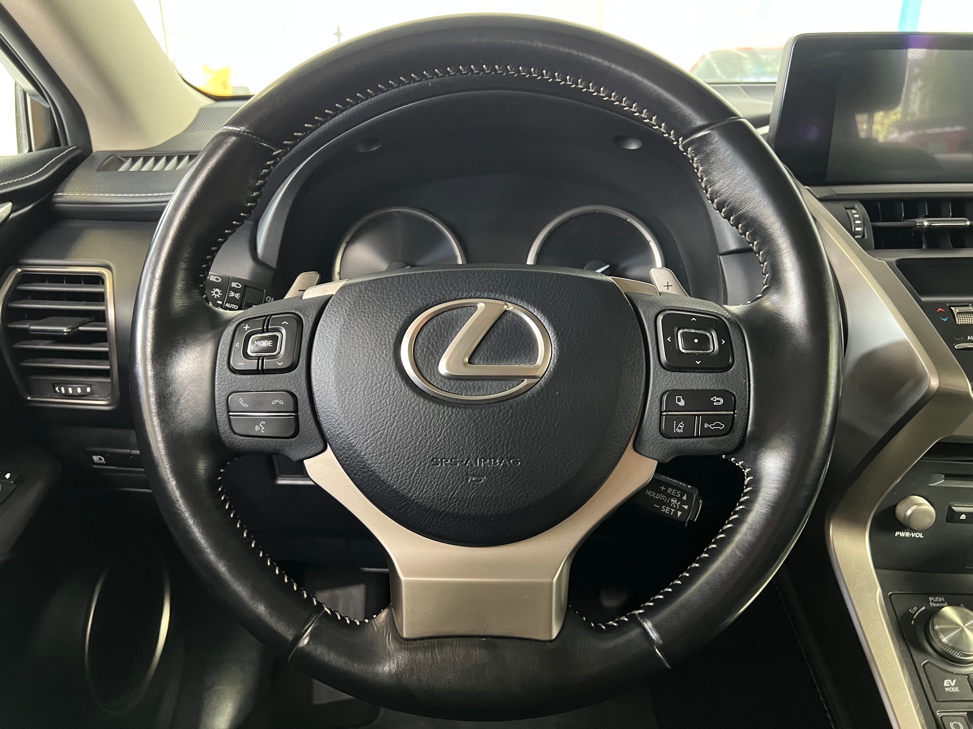 LEXUS NX 300h Comfort Automatic-image-6