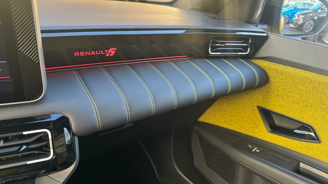 RENAULT R5 E-Tech Comfort Range 52 kWh Iconic Five-image-22