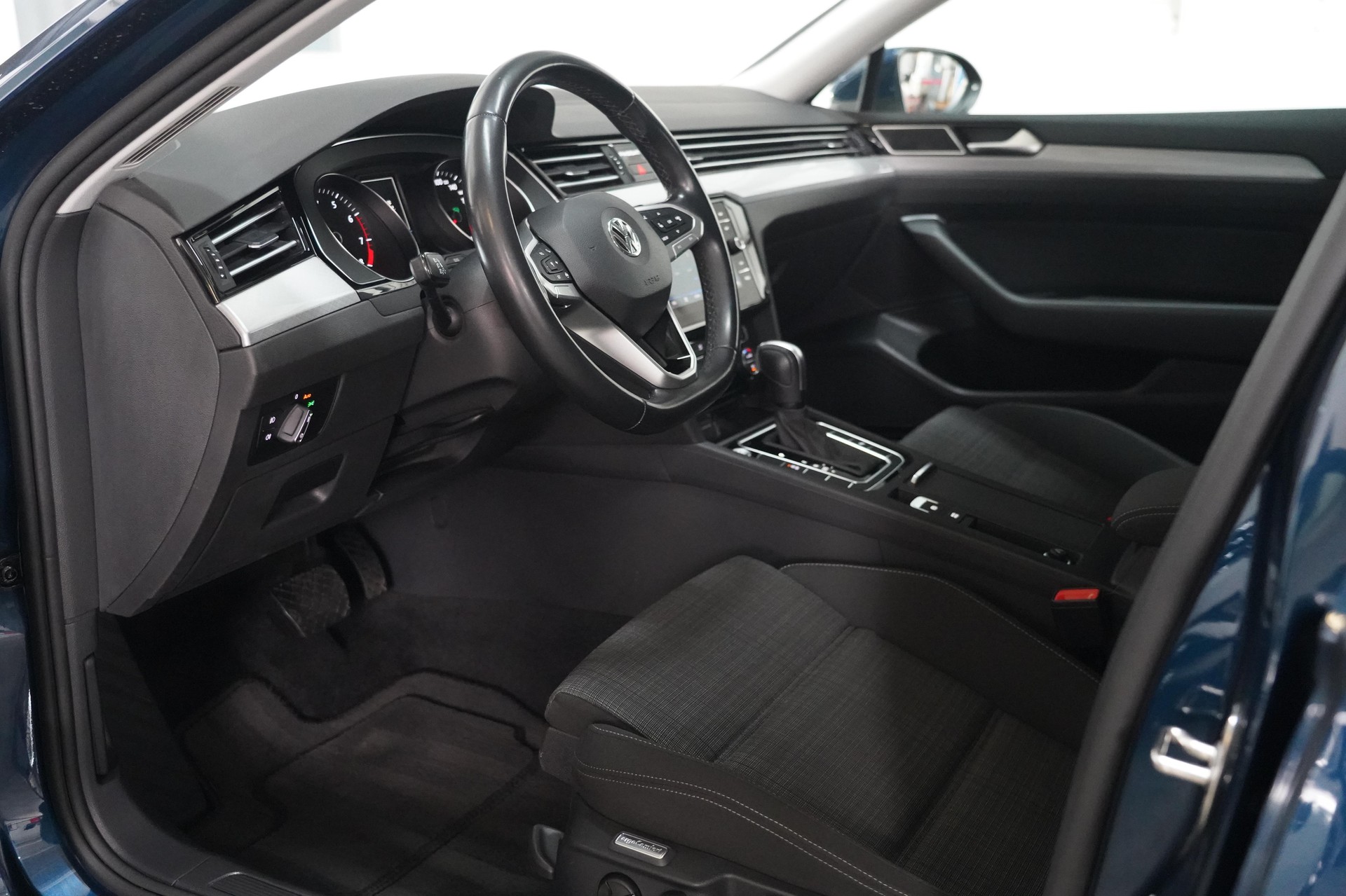 VW Passat Variant 1.5 TSI EVO Business DSG-image-10