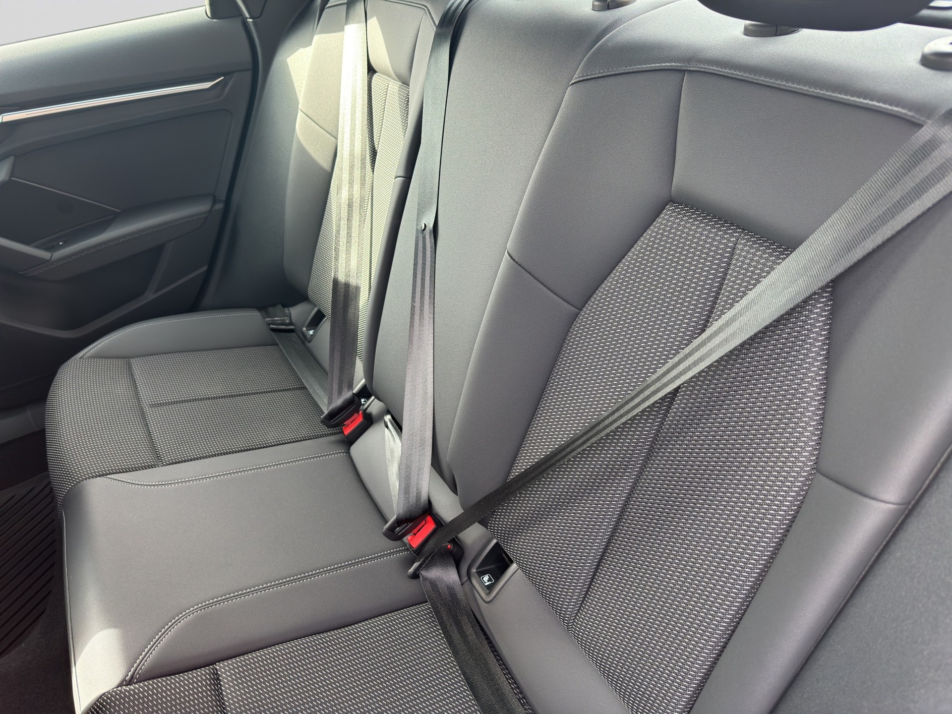 AUDI S3 Limousine 2.0 TFSI quattro S-tronic-image-8