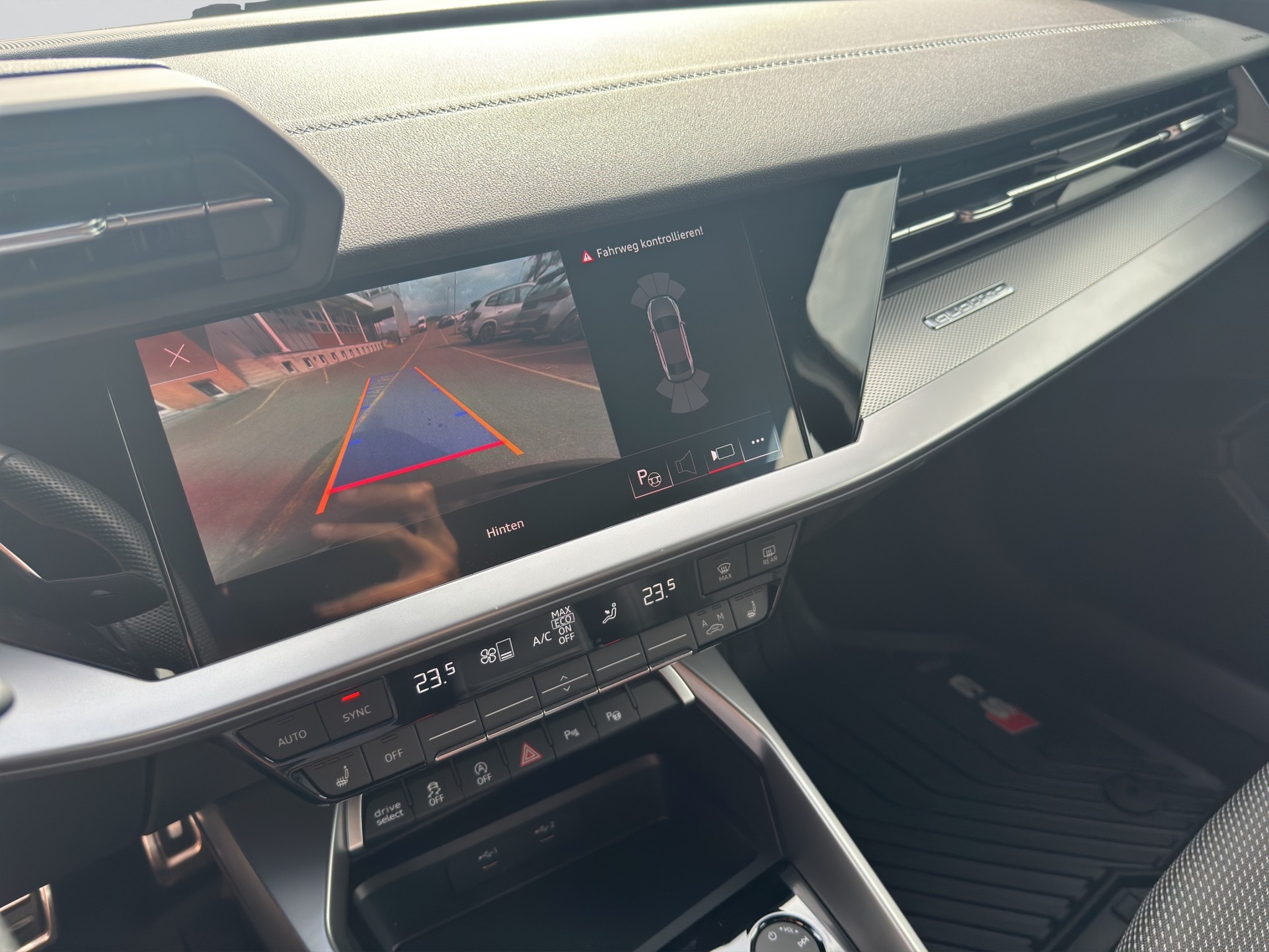 AUDI S3 Limousine 2.0 TFSI quattro S-tronic-image-13