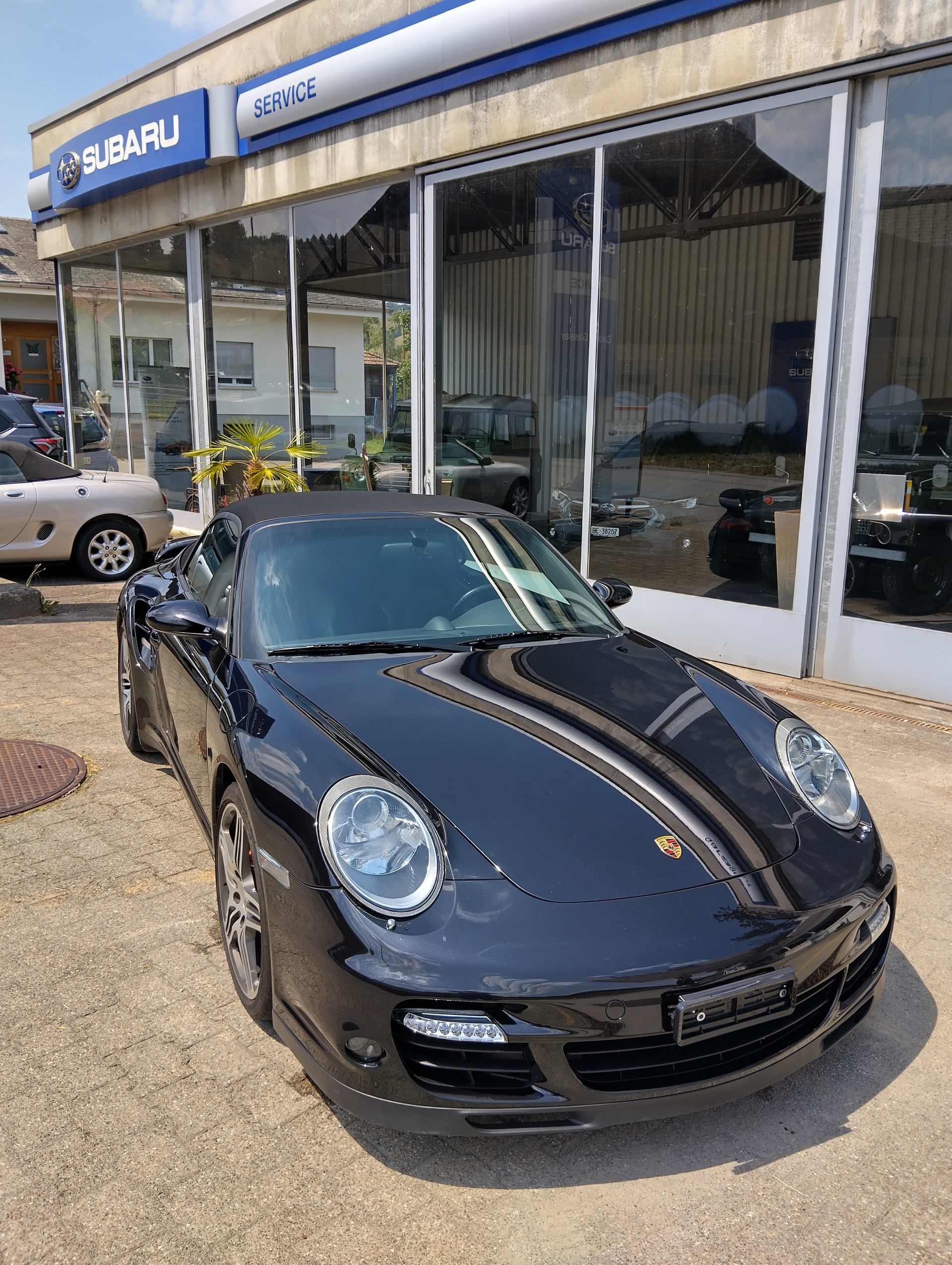 PORSCHE 911 Cabrio Turbo-image-0