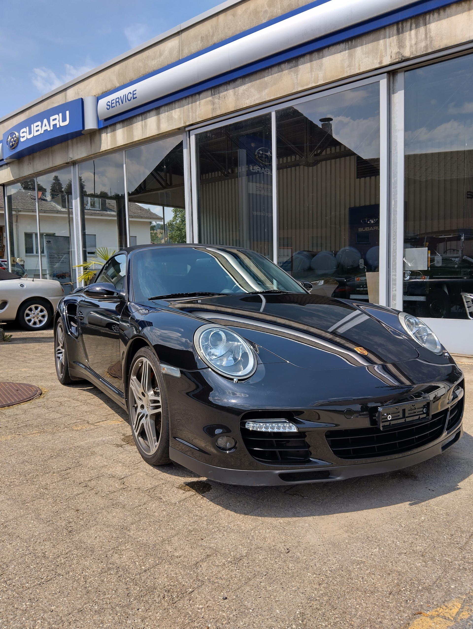 PORSCHE 911 Cabrio Turbo-image-1