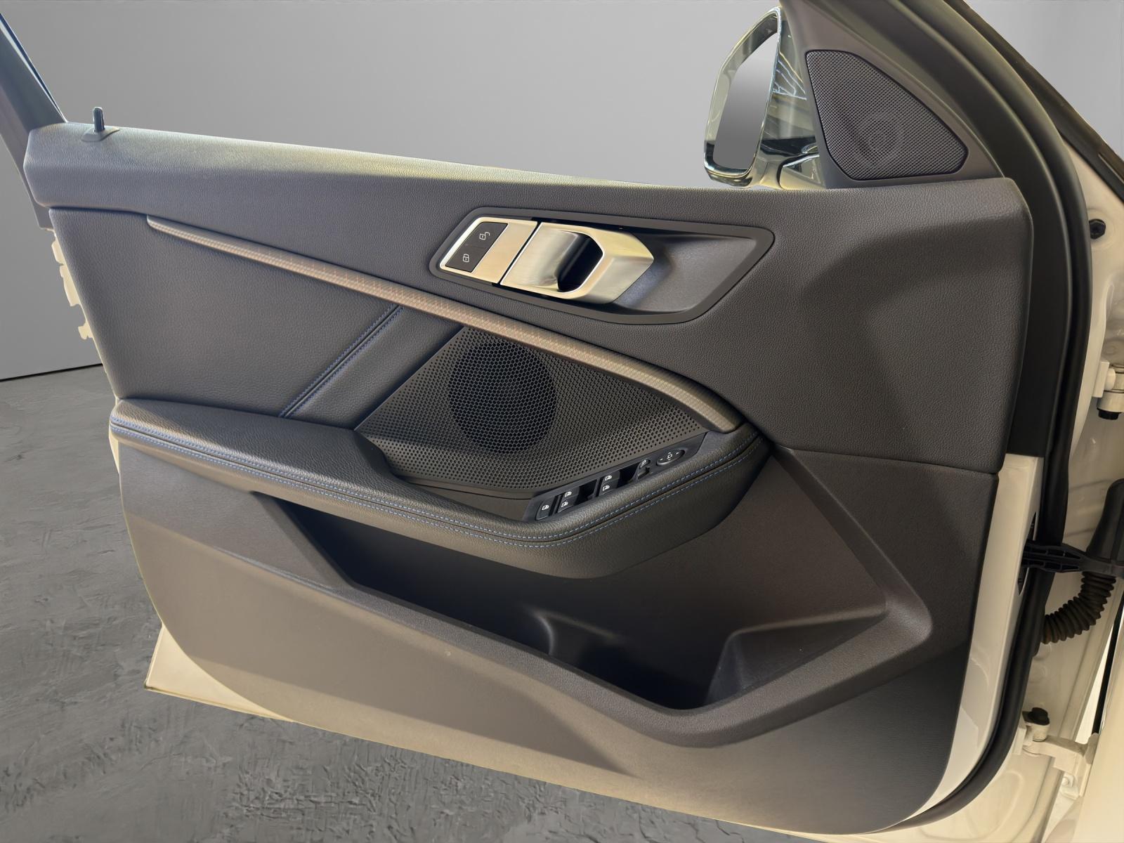 BMW 118i M-SportPaket-image-8