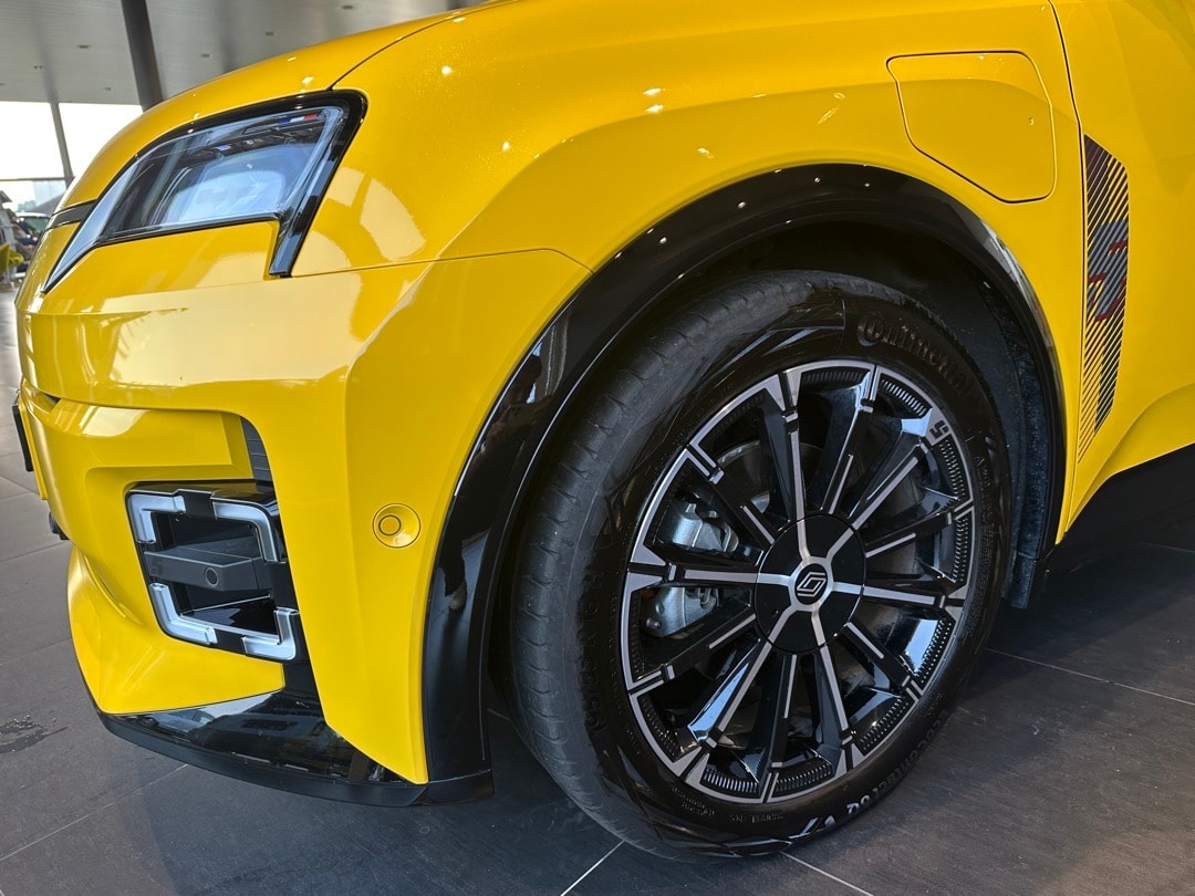 RENAULT R5 E-Tech Comfort Range 52 kWh Iconic Five-image-2