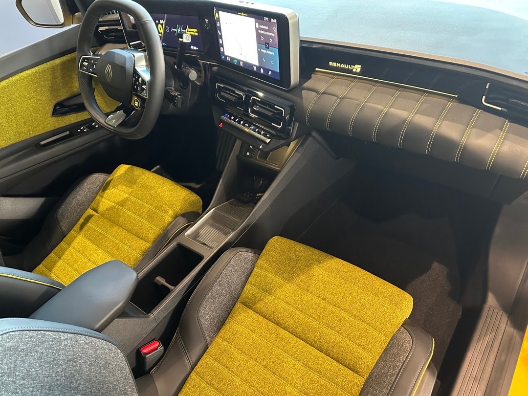 RENAULT R5 E-Tech Comfort Range 52 kWh Iconic Five-image-11