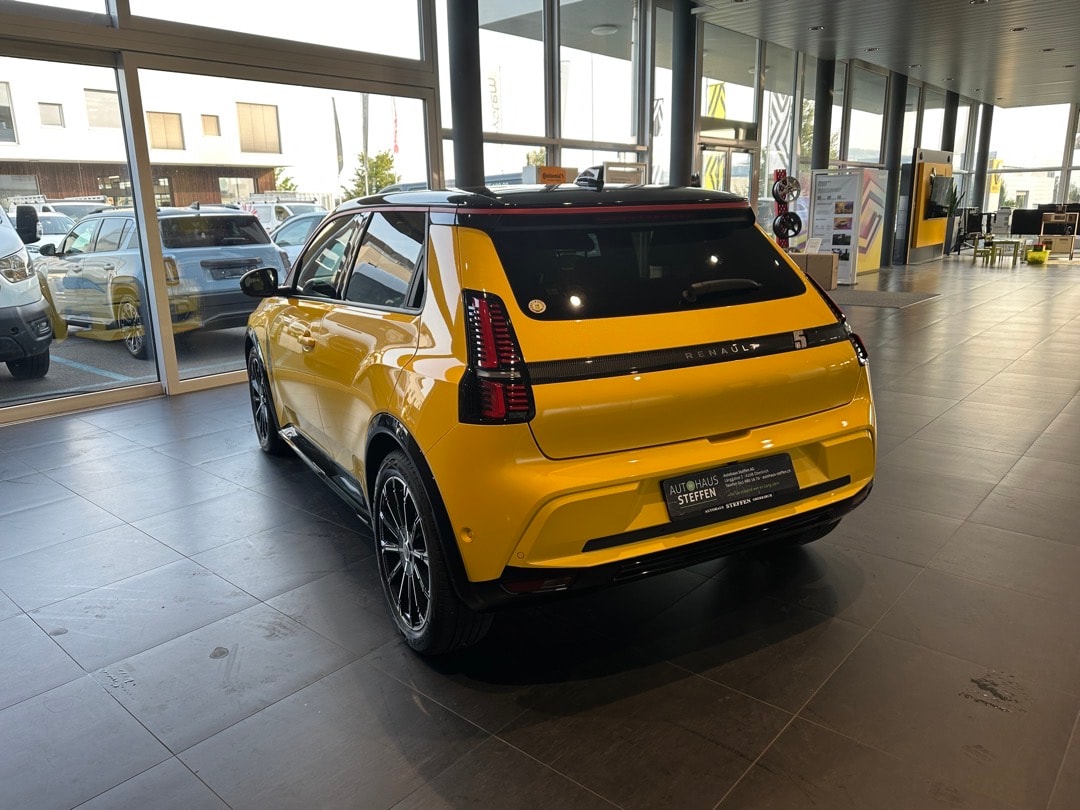 RENAULT R5 E-Tech Comfort Range 52 kWh Iconic Five-image-3