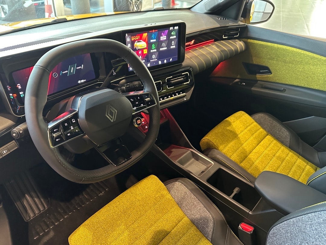 RENAULT R5 E-Tech Comfort Range 52 kWh Iconic Five-image-9
