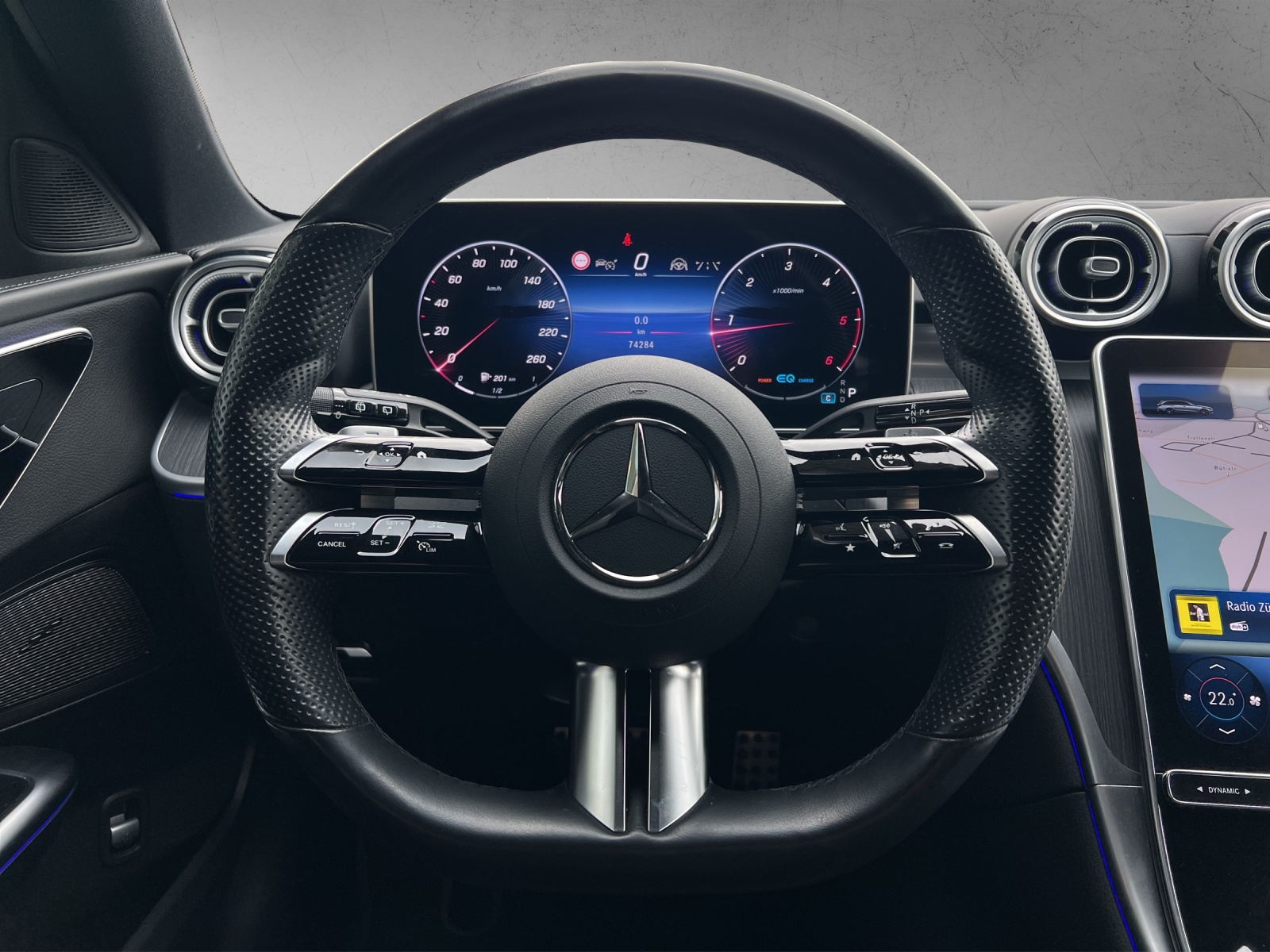 MERCEDES-BENZ C 300 d T AMG Line-image-8