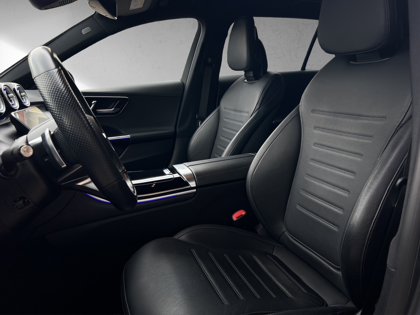 MERCEDES-BENZ C 300 d T AMG Line-image-6