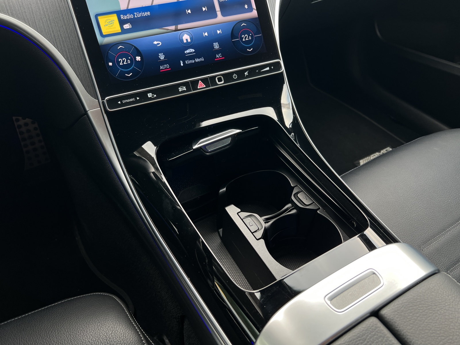 MERCEDES-BENZ C 300 d T AMG Line-image-10