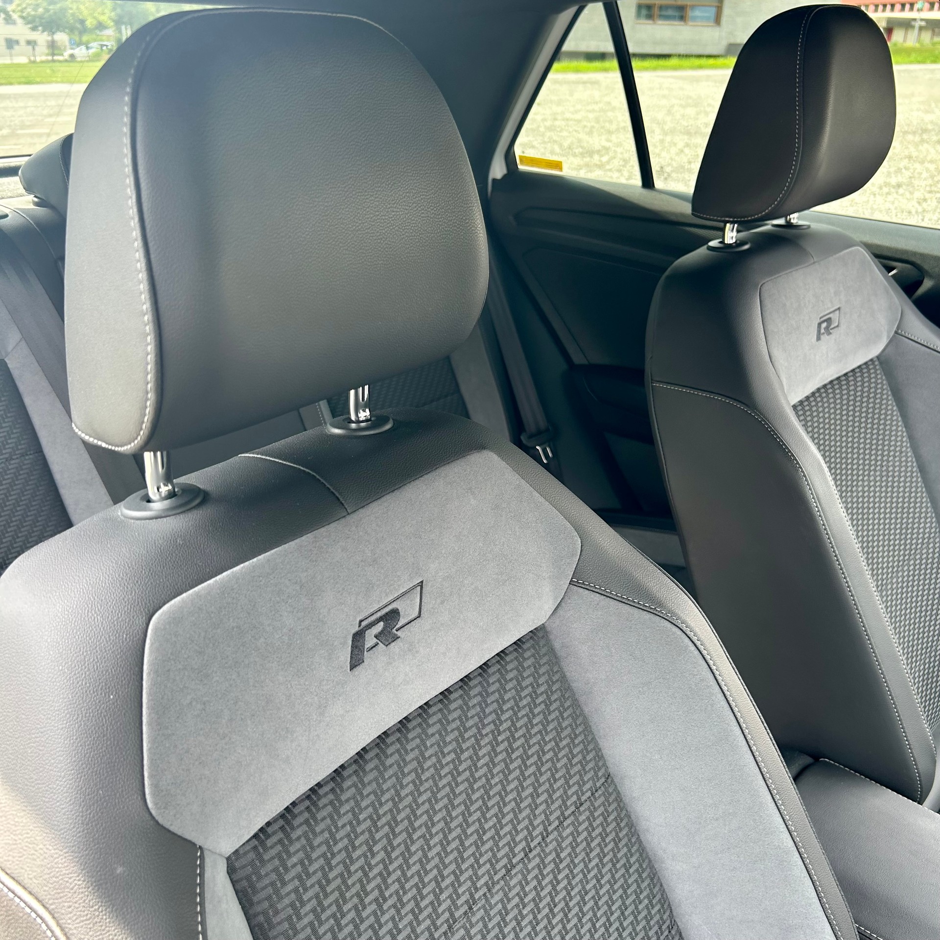 VW 2.0 TSI Sport DSG 4motion R-line-image-3