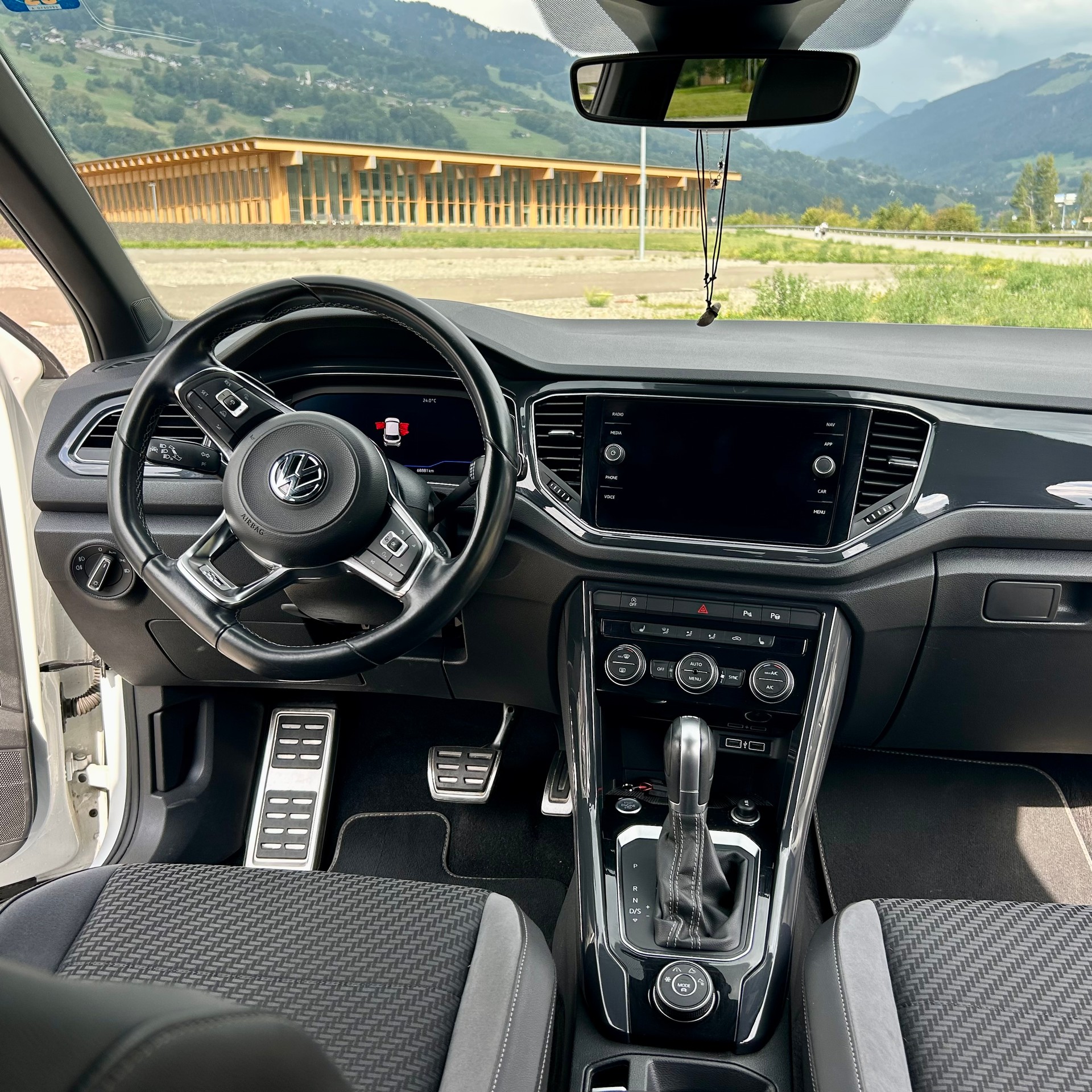 VW 2.0 TSI Sport DSG 4motion R-line-image-2
