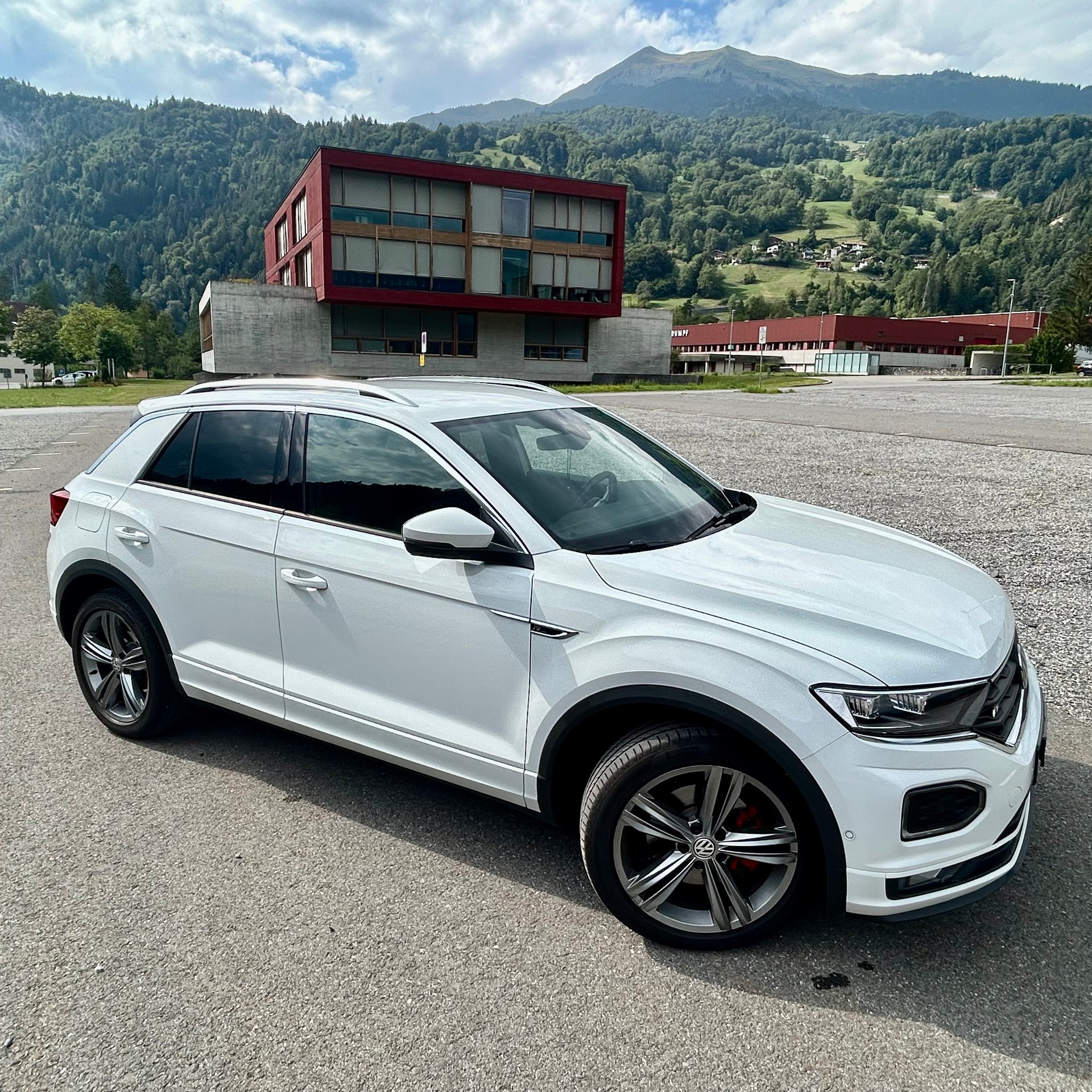 VW 2.0 TSI Sport DSG 4motion R-line-image-0