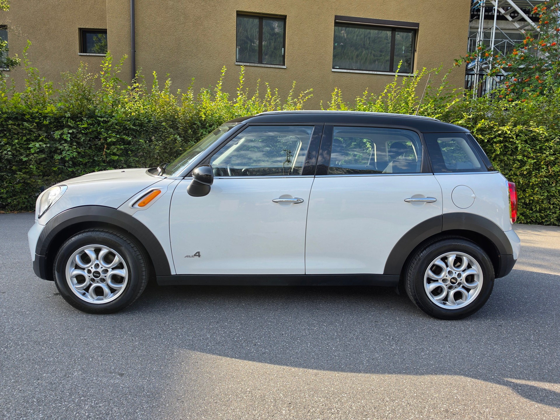 MINI Countryman Cooper D ALL4-image-1