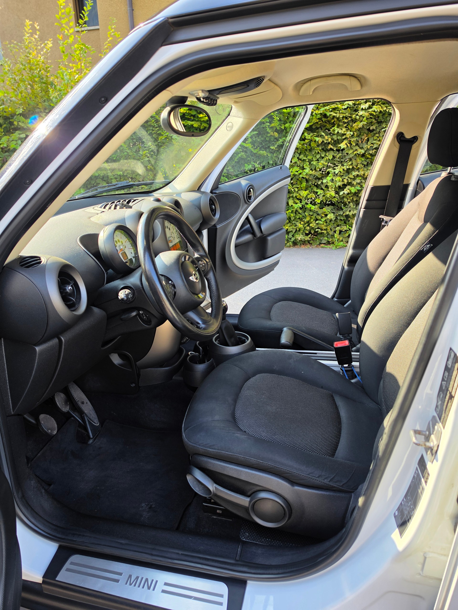 MINI Countryman Cooper D ALL4-image-8