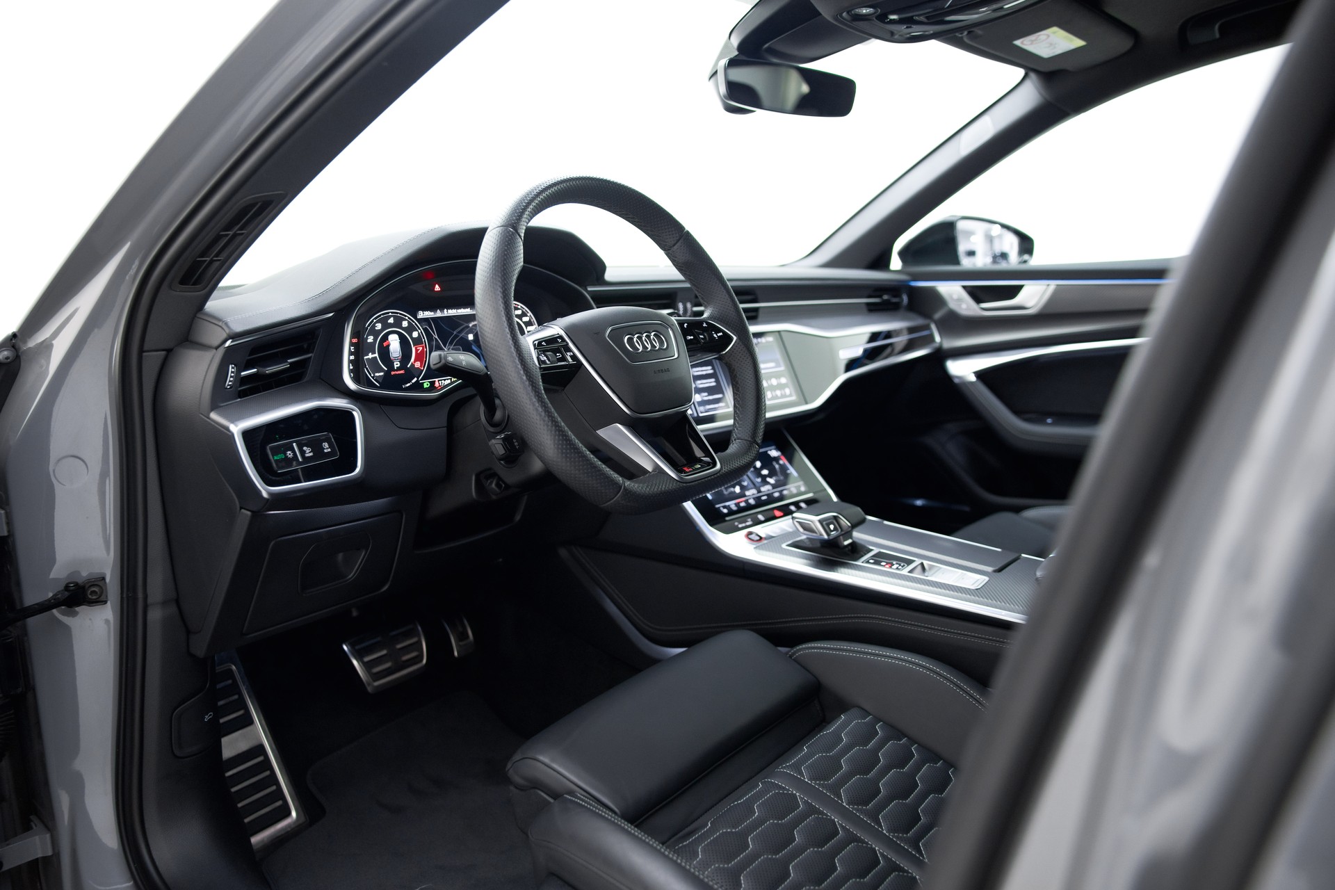 AUDI RS6 Avant 4.0 TFSI V8 quattro-image-18