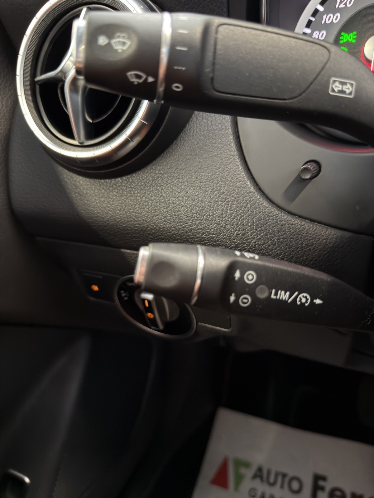 MERCEDES-BENZ CLA 200 7G-DCT-image-21