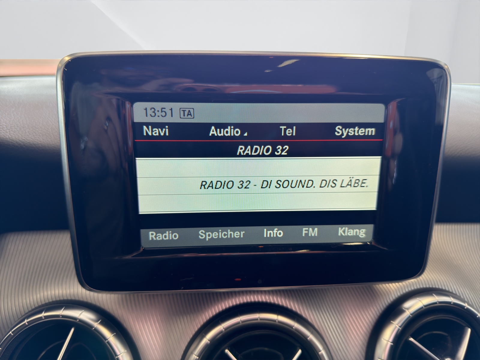 MERCEDES-BENZ CLA 200 7G-DCT-image-20