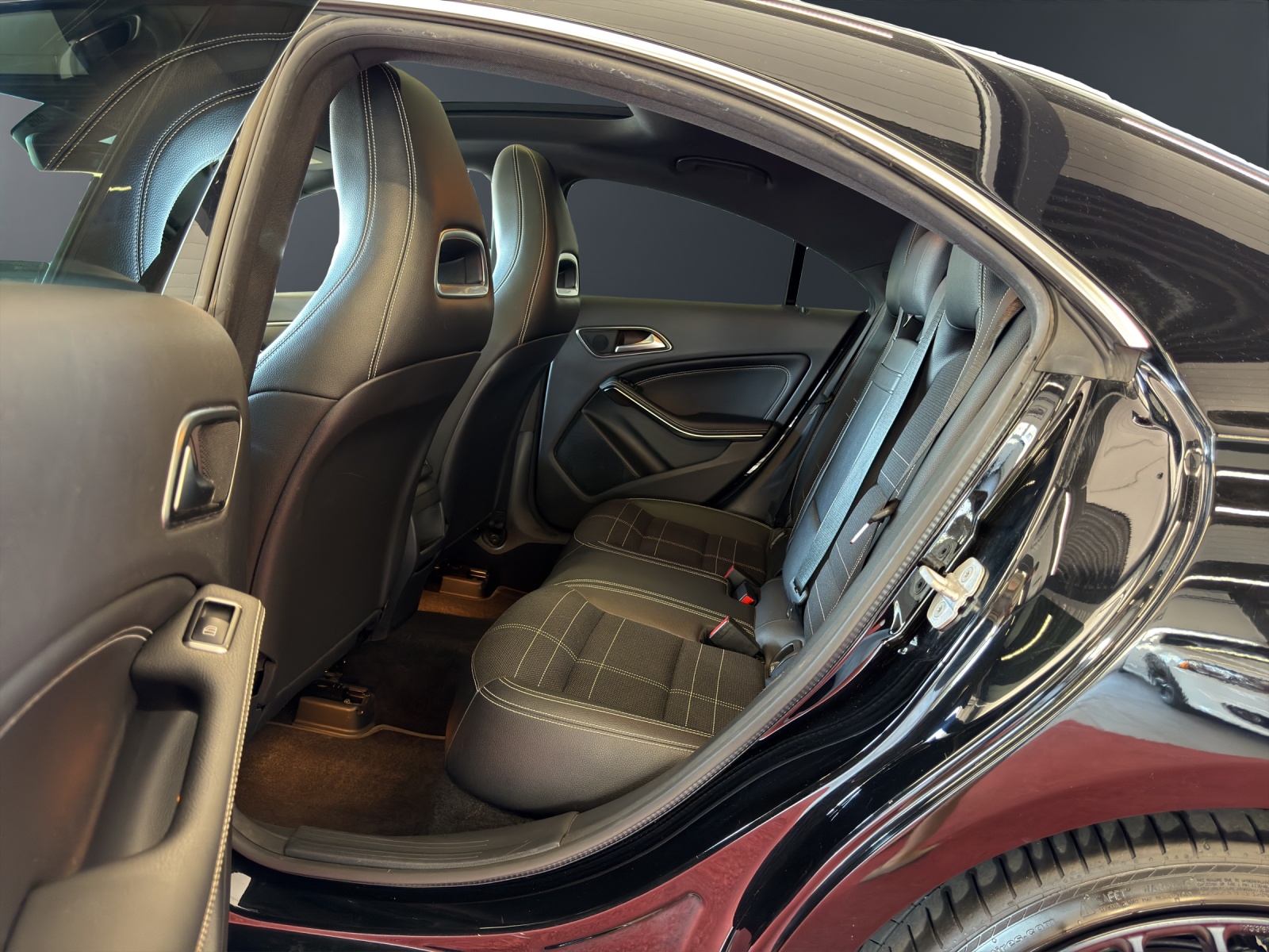 MERCEDES-BENZ CLA 200 7G-DCT-image-13