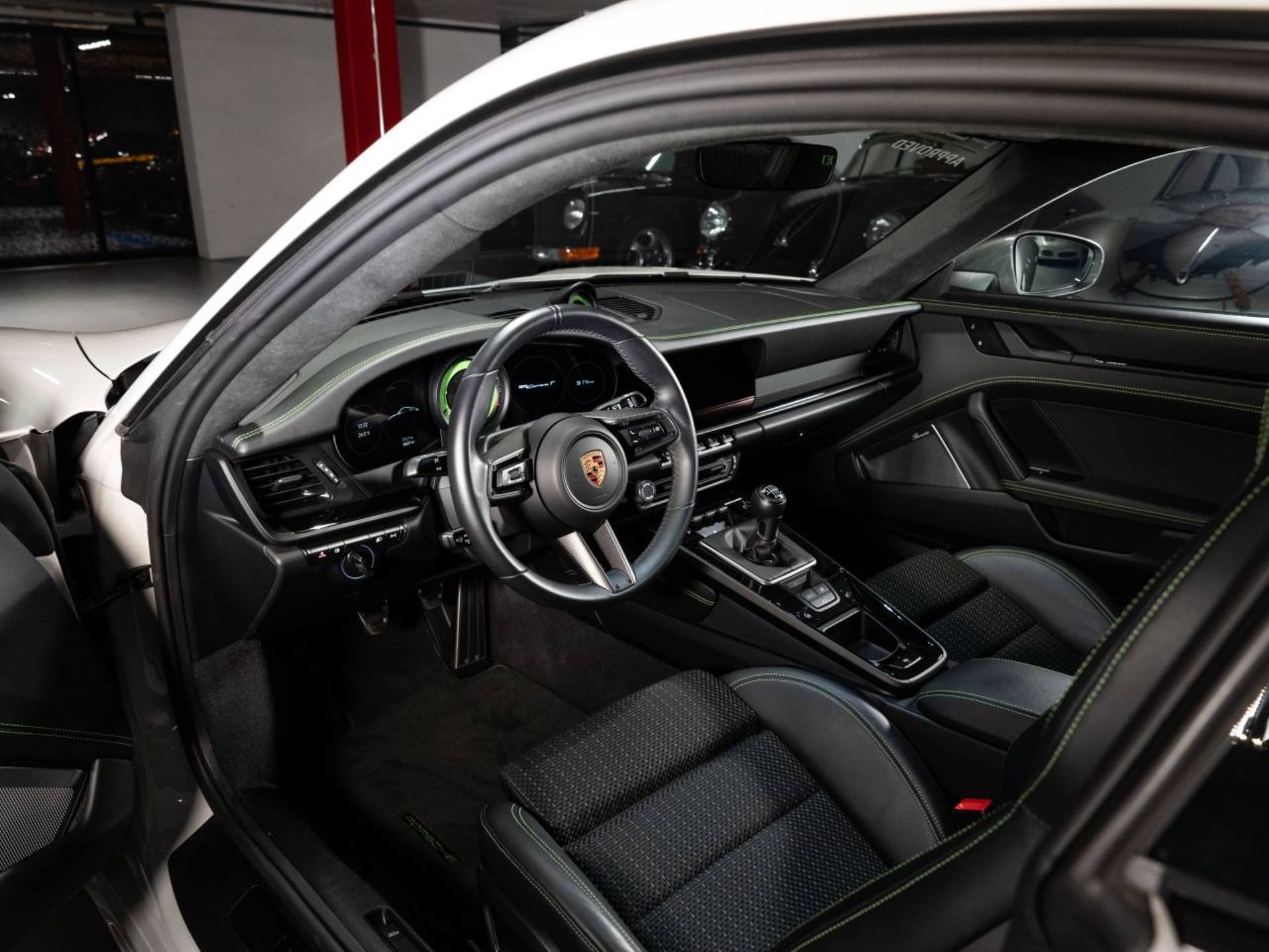 PORSCHE 911 Carrera T-image-3