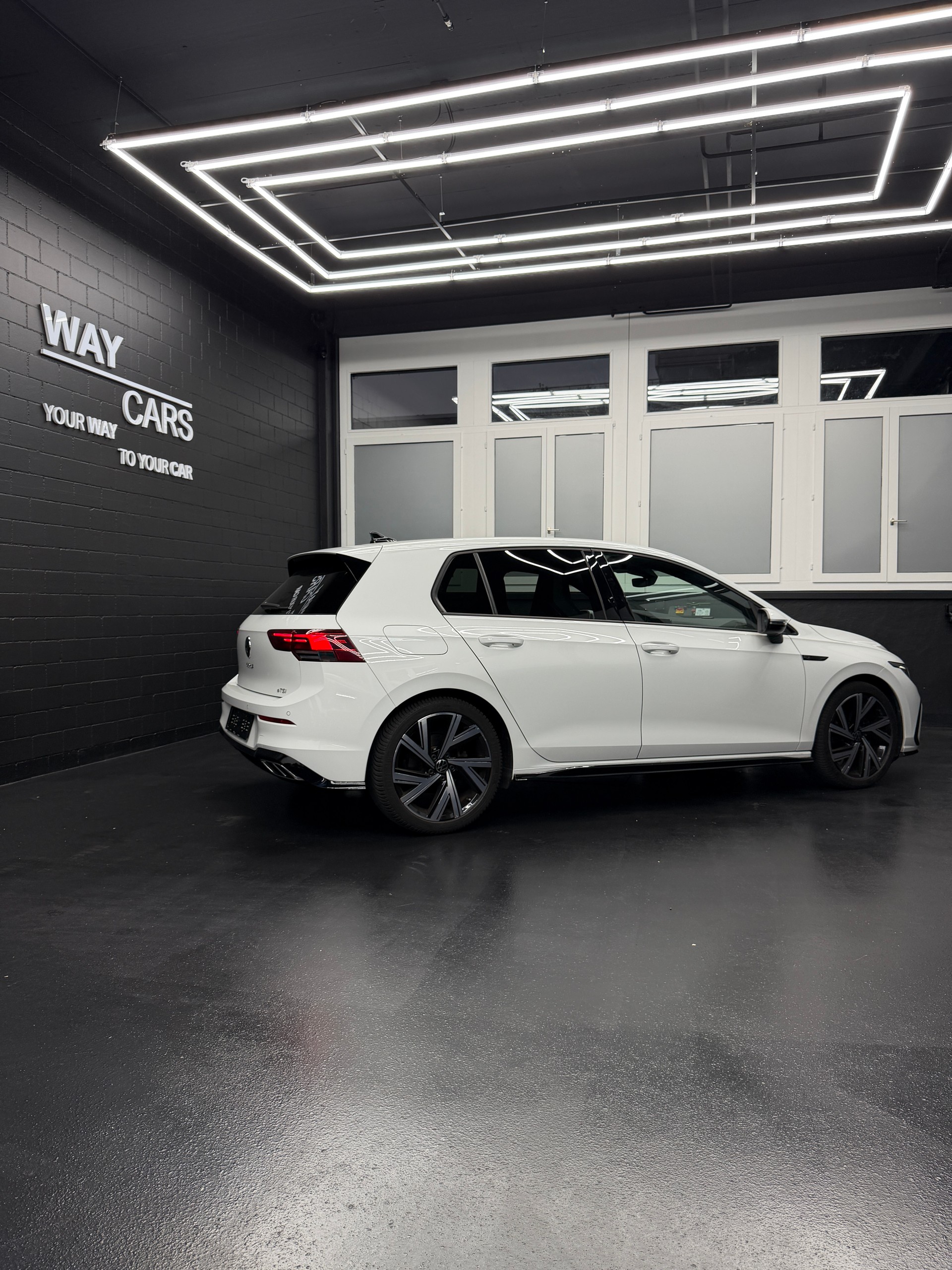 VW Golf 1.5 eTSI mHEV ACT R-Line DSG-image-5