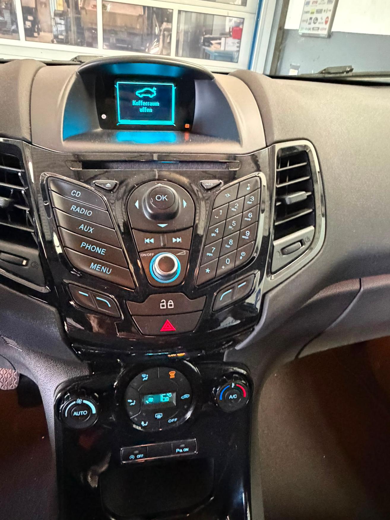 FORD Fiesta 1.0 EcoB 100 Titanium-image-11
