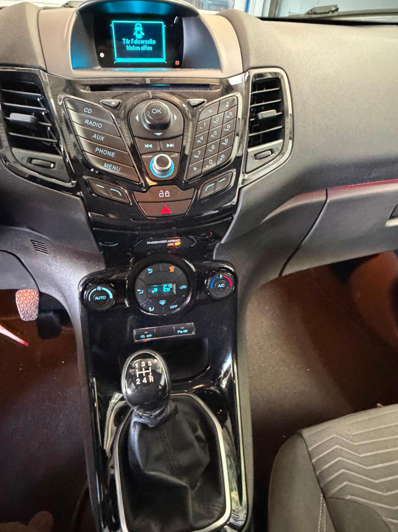 FORD Fiesta 1.0 EcoB 100 Titanium-image-12