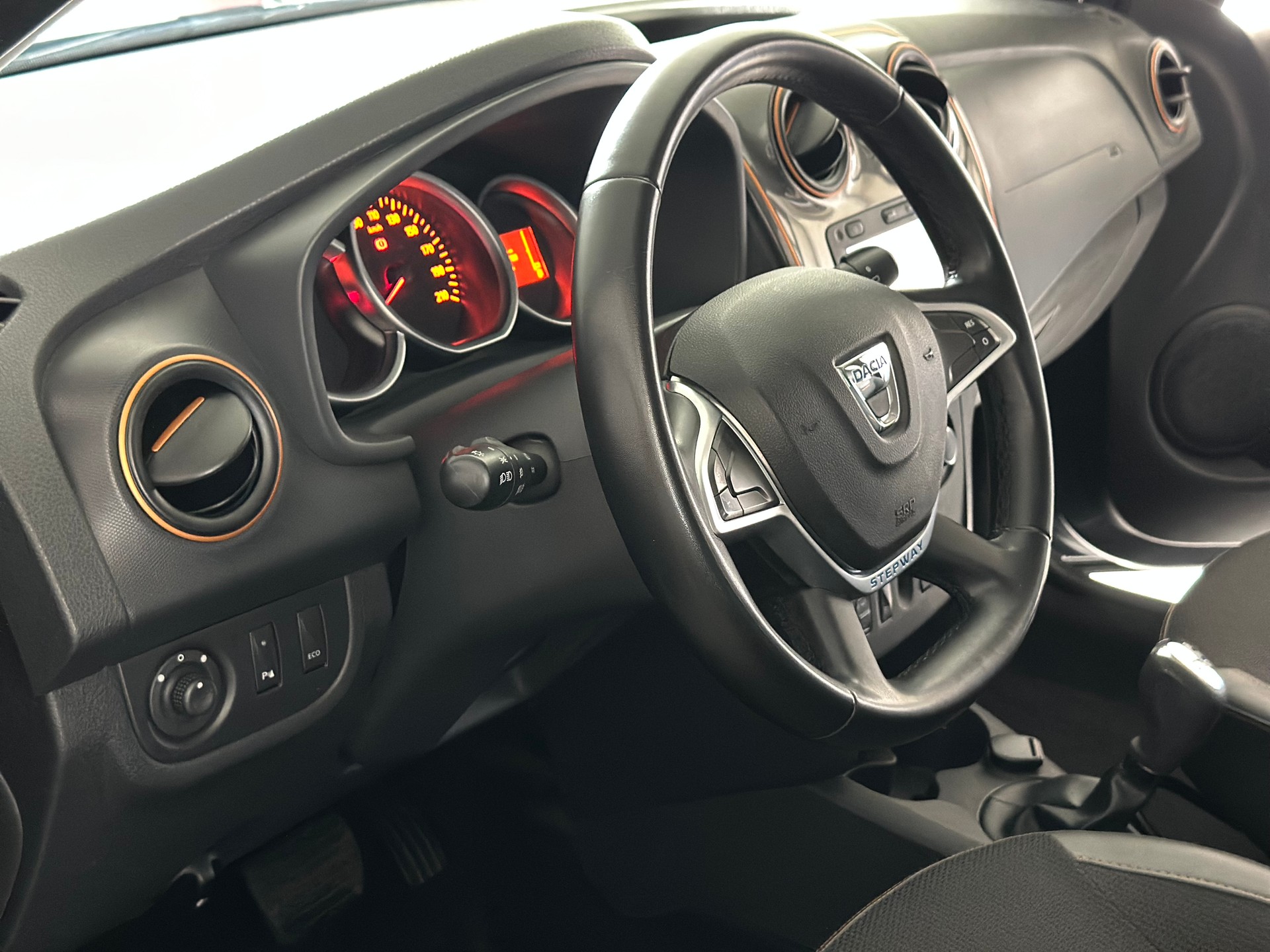 DACIA Sandero Tce 90 Stepway Automatic-image-19