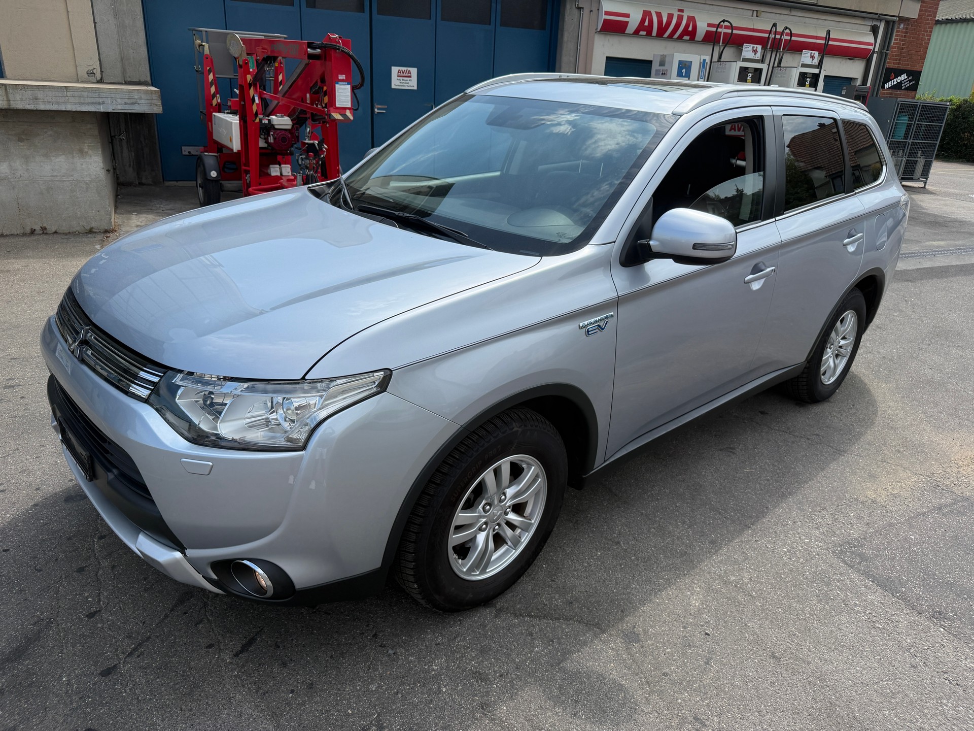 MITSUBISHI Outlander 2.0 PHEV Navigator eAssist-image-1