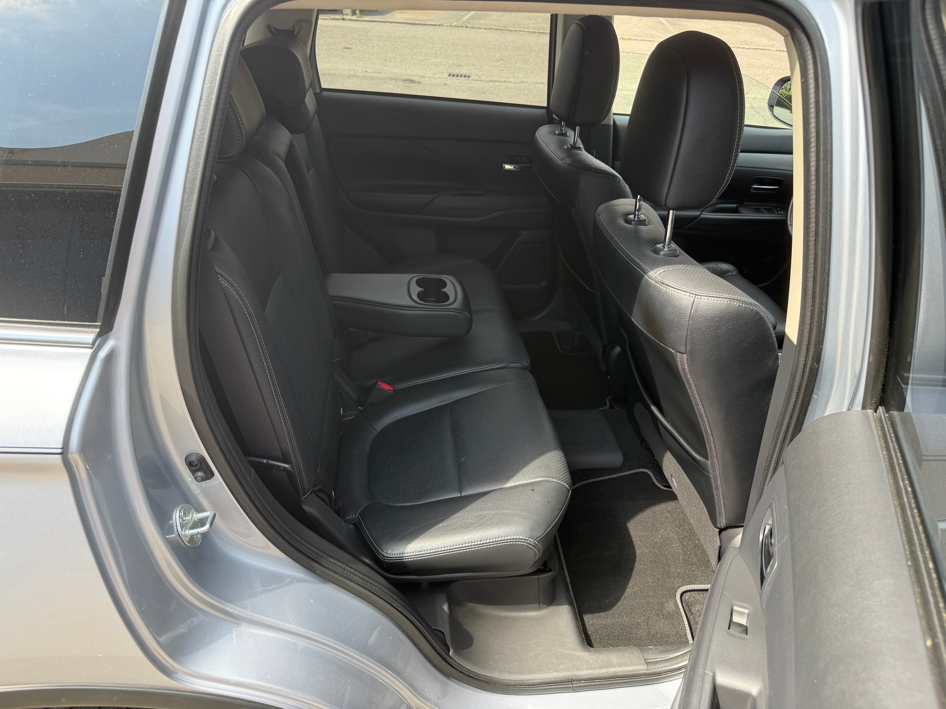 MITSUBISHI Outlander 2.0 PHEV Navigator eAssist-image-10