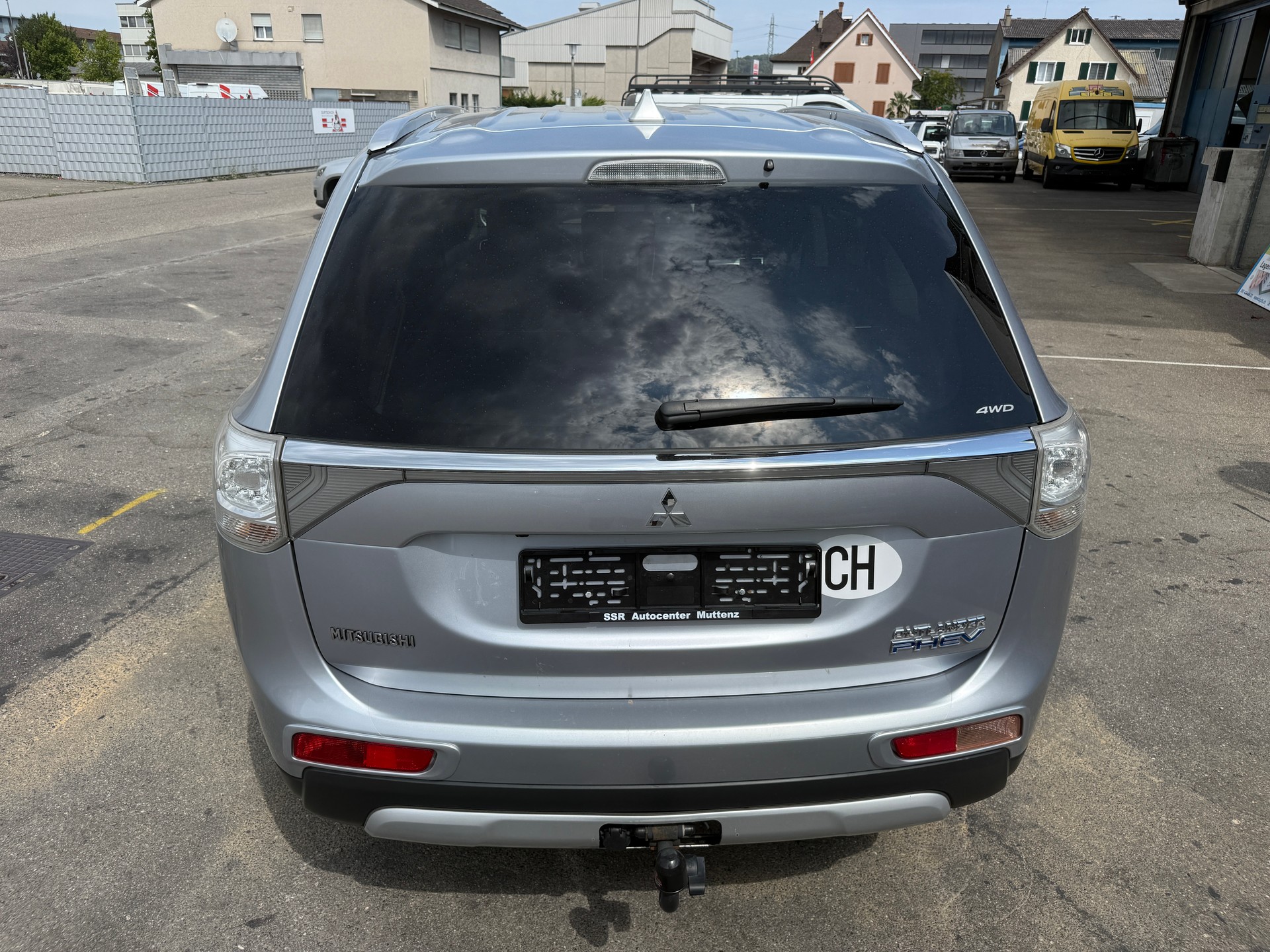 MITSUBISHI Outlander 2.0 PHEV Navigator eAssist-image-5
