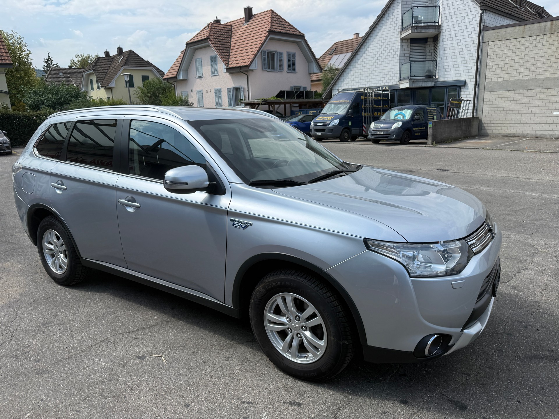MITSUBISHI Outlander 2.0 PHEV Navigator eAssist-image-0