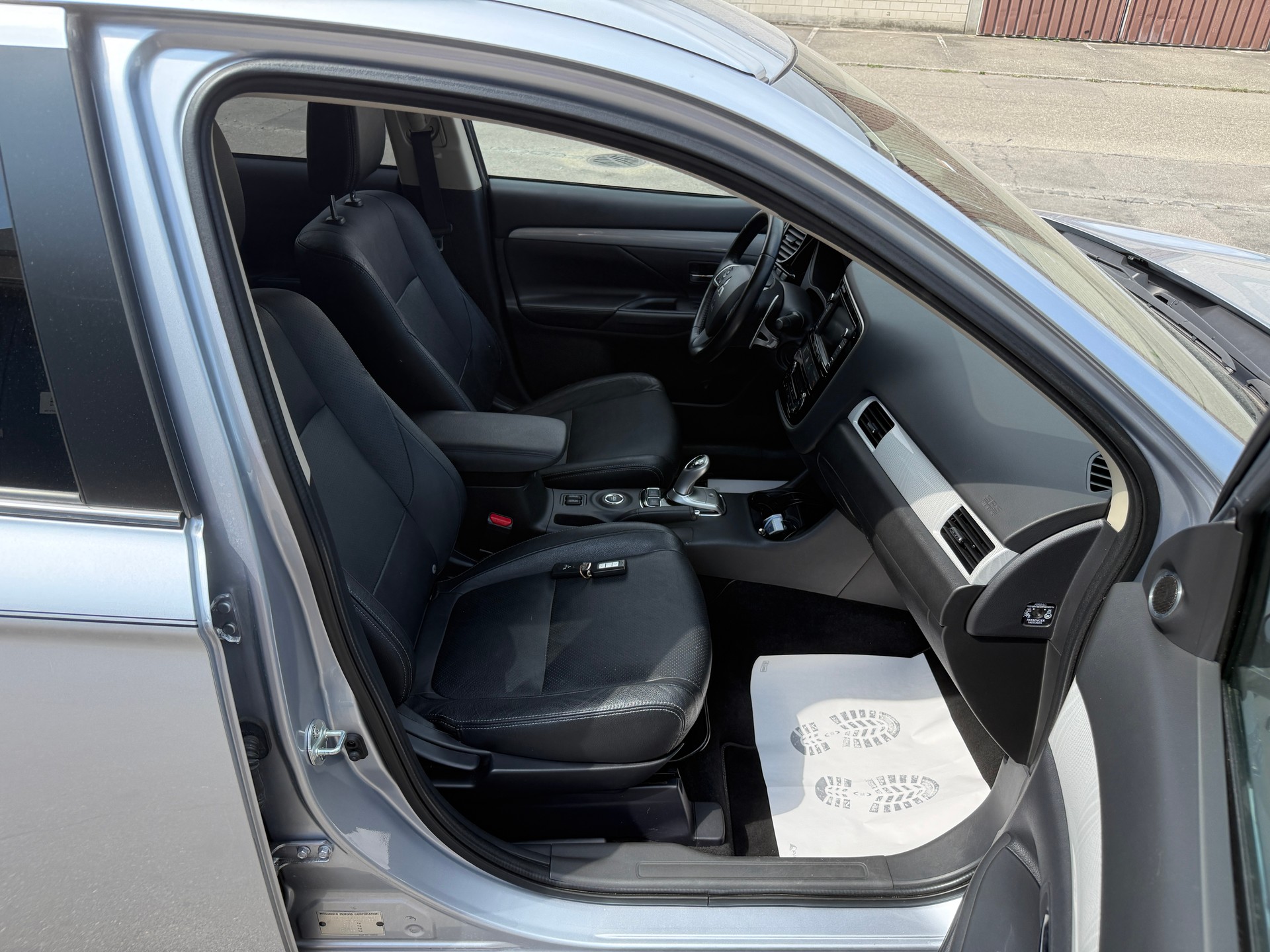 MITSUBISHI Outlander 2.0 PHEV Navigator eAssist-image-9