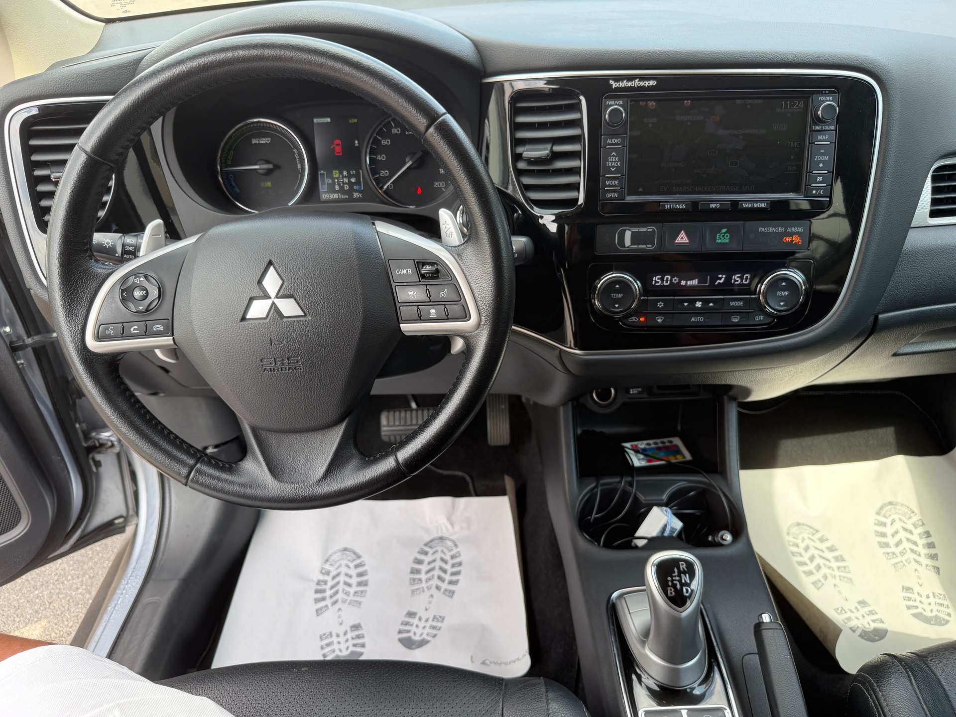MITSUBISHI Outlander 2.0 PHEV Navigator eAssist-image-11