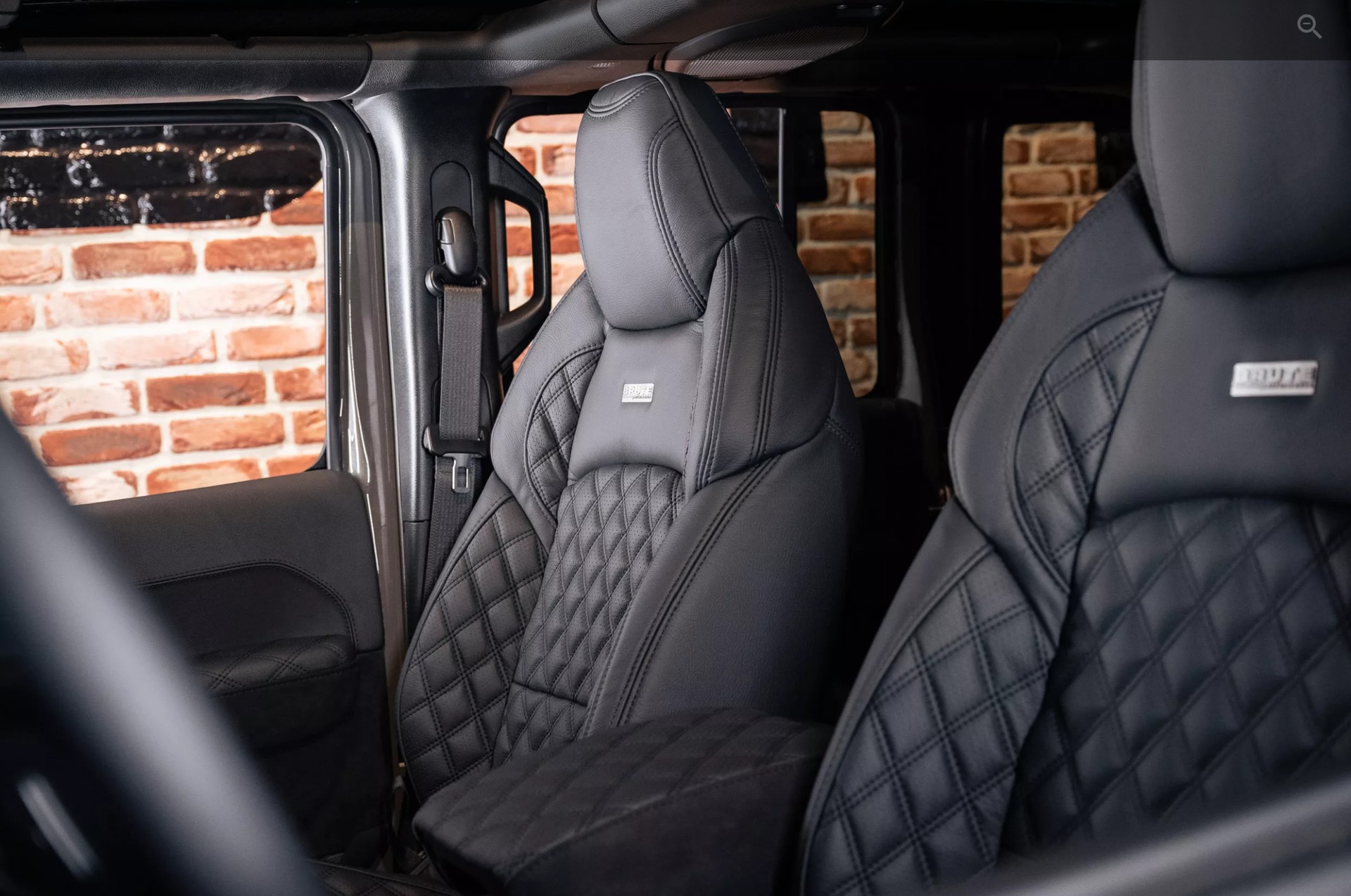 JEEP BRUTE 2.0 Turbo Sahara Unlimited 4xe-image-5