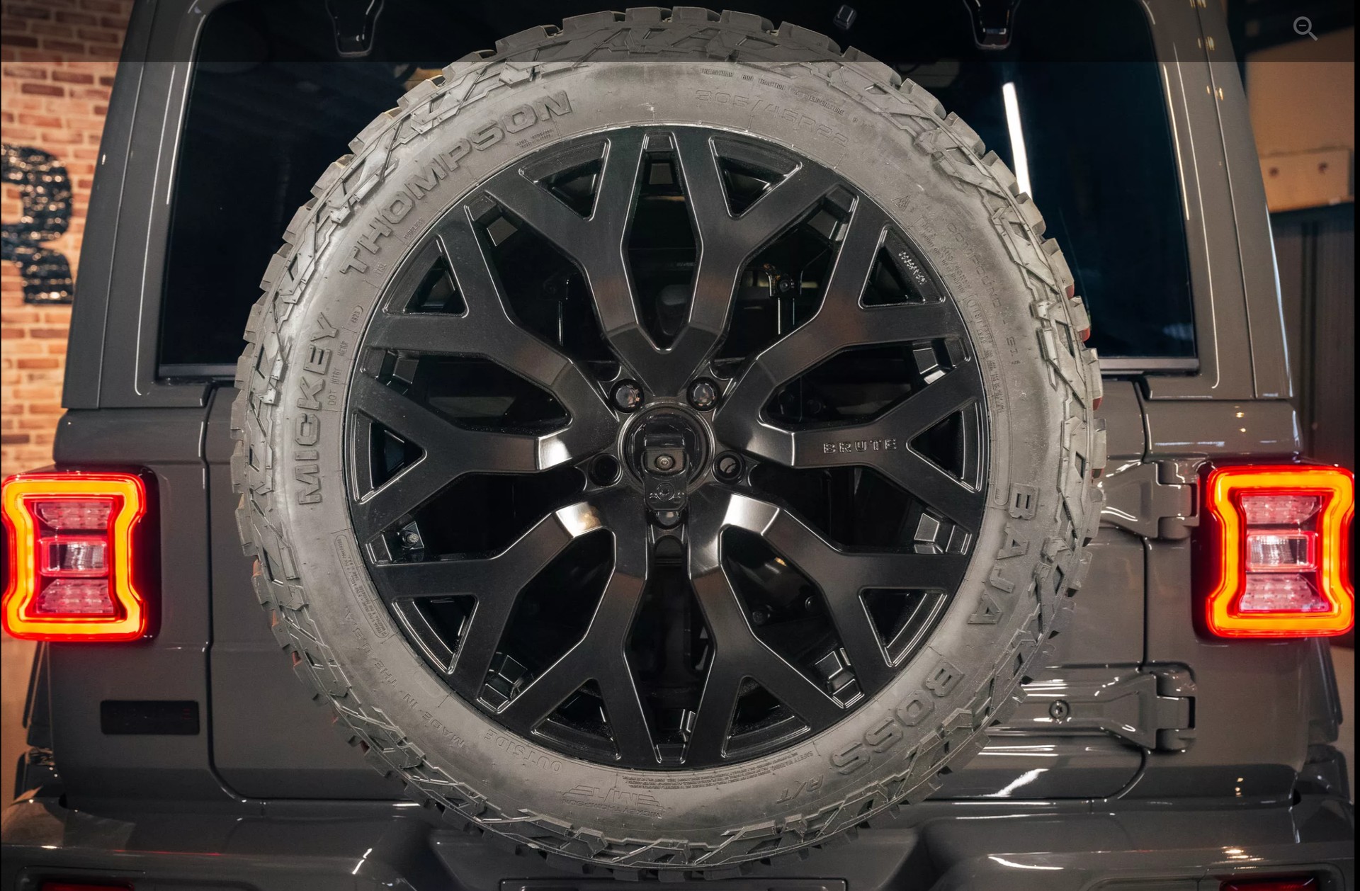 JEEP BRUTE 2.0 Turbo Sahara Unlimited 4xe-image-12