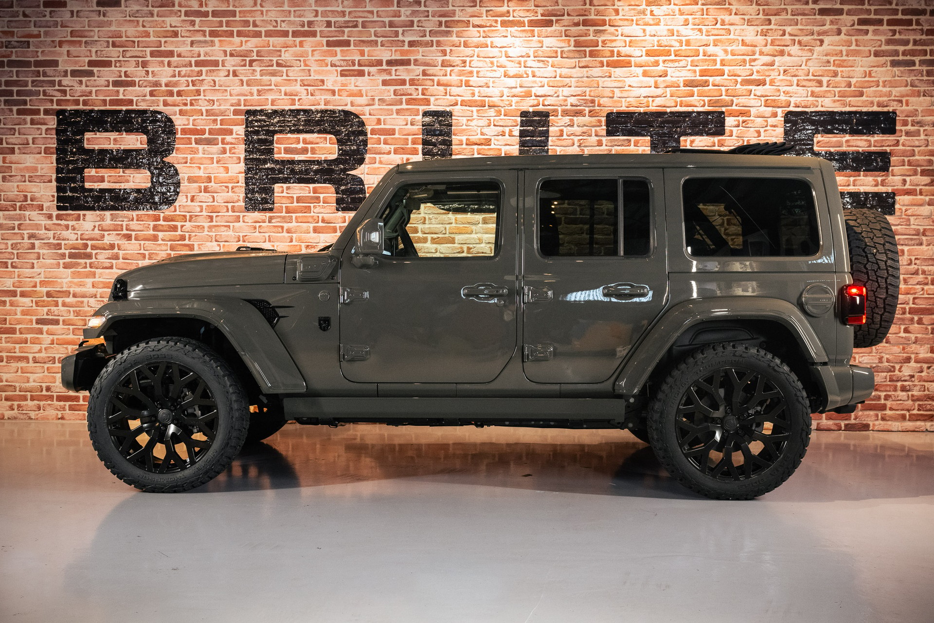 JEEP BRUTE 2.0 Turbo Sahara Unlimited 4xe-image-1