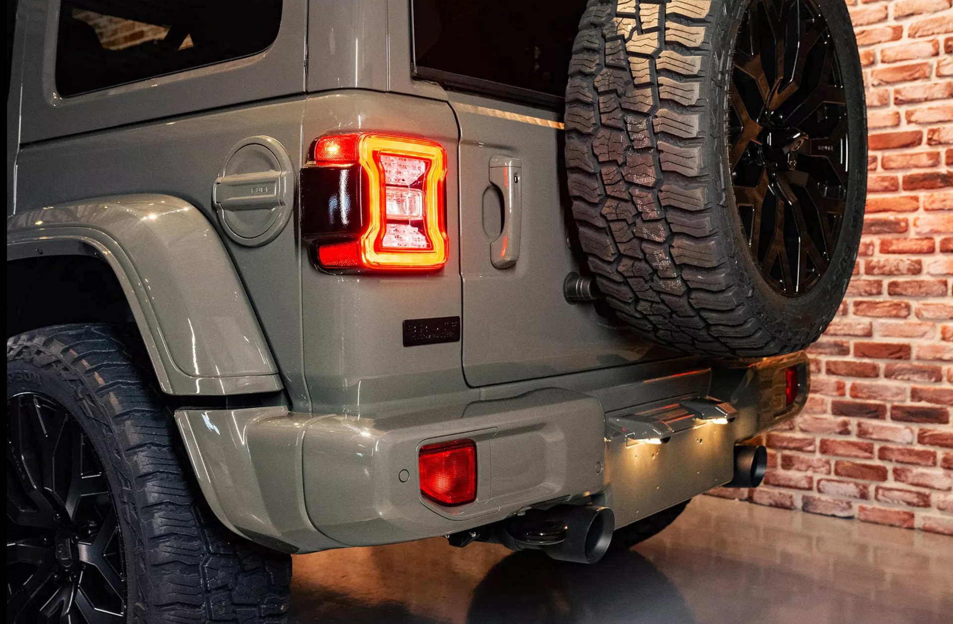 JEEP BRUTE 2.0 Turbo Sahara Unlimited 4xe-image-10