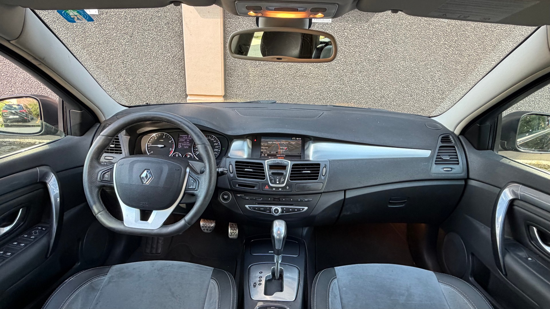 RENAULT Laguna Grandtour 2.0 dCi Dynamique Automatic-image-8