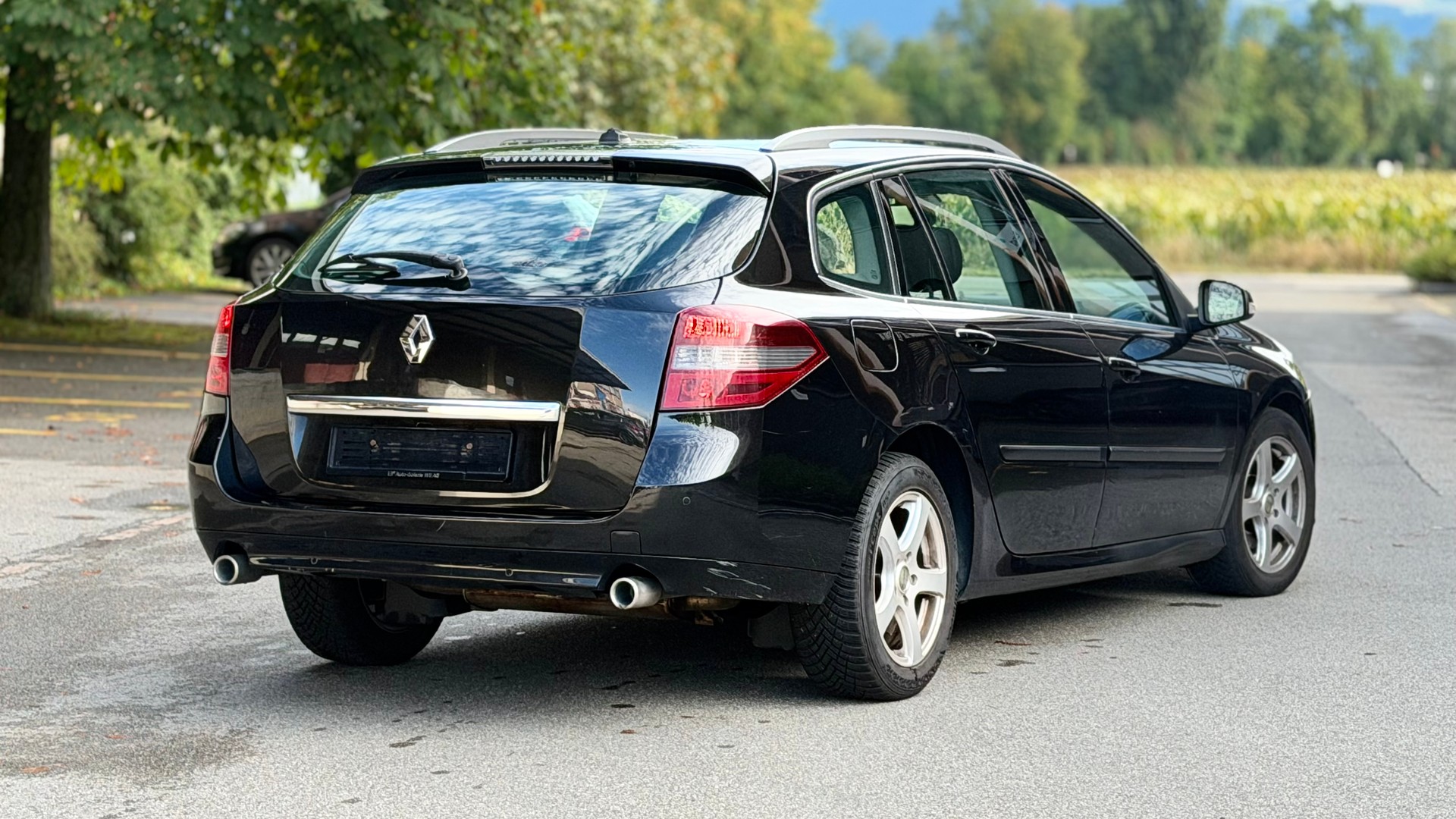 RENAULT Laguna Grandtour 2.0 dCi Dynamique Automatic-image-3